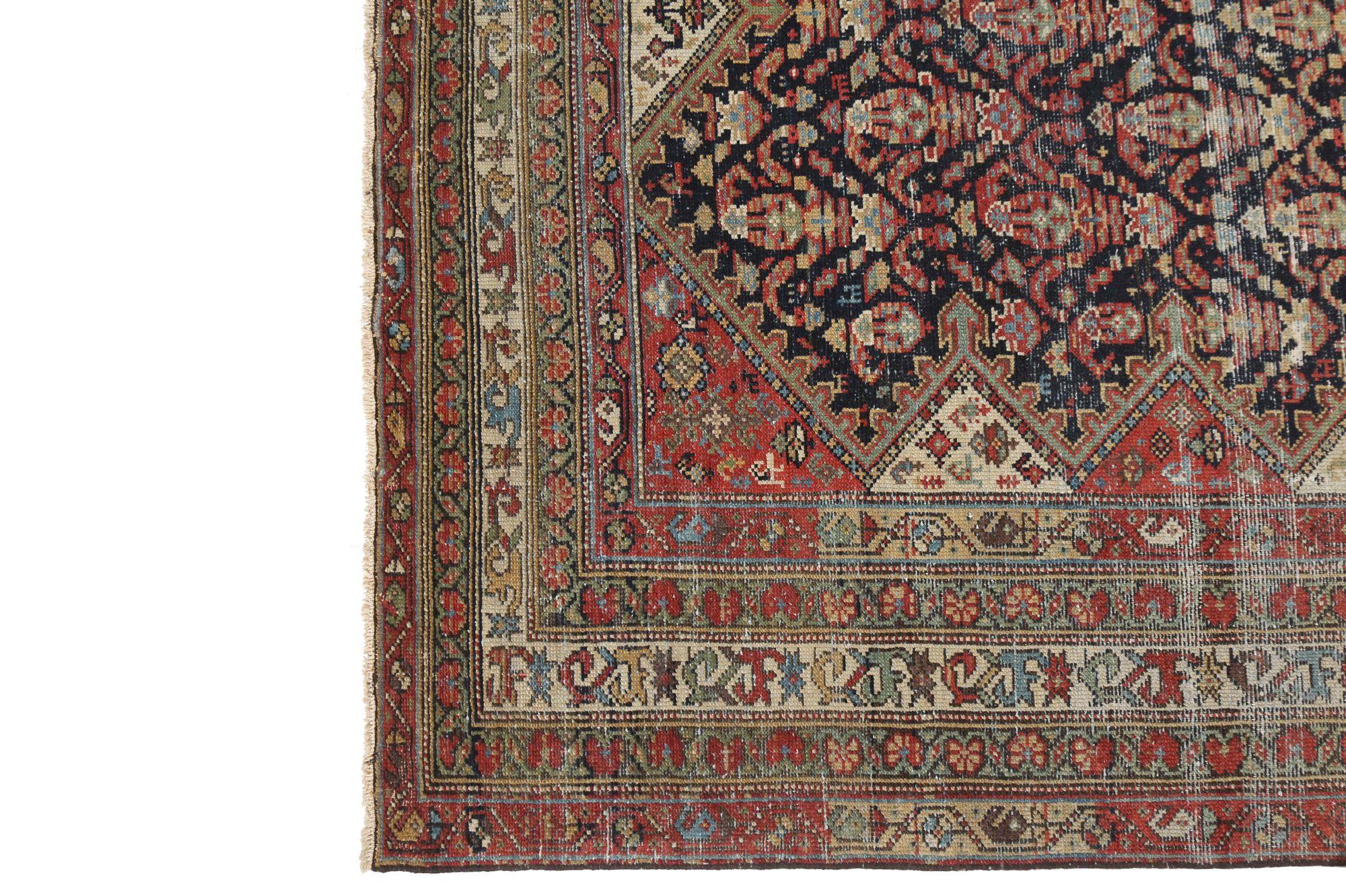 Découvrez l'élégance des tapis persans Malayer avec des tapis de zone datant de 1880. Conçu avec de la laine et du BlackBlueRed, ce design exclusif est parfait pour mettre en valeur votre espace.