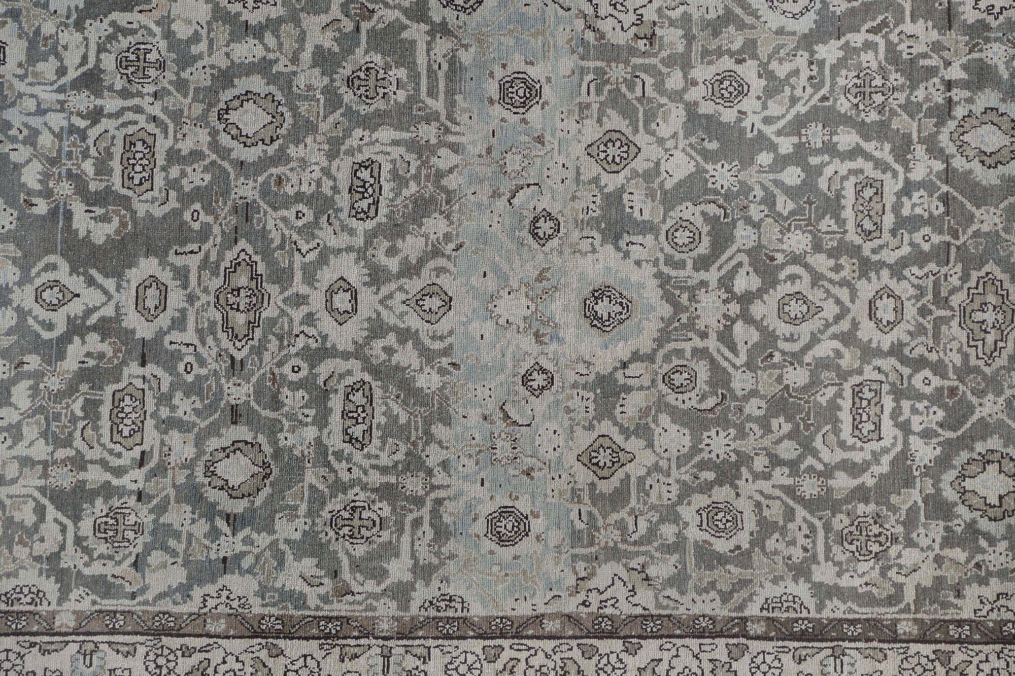Scopri l'eleganza dei Malayer persiani con i tappeti d'area CIRCA 1880. Progettato in lana e marrone, questo design esclusivo è perfetto per valorizzare il tuo spazio.