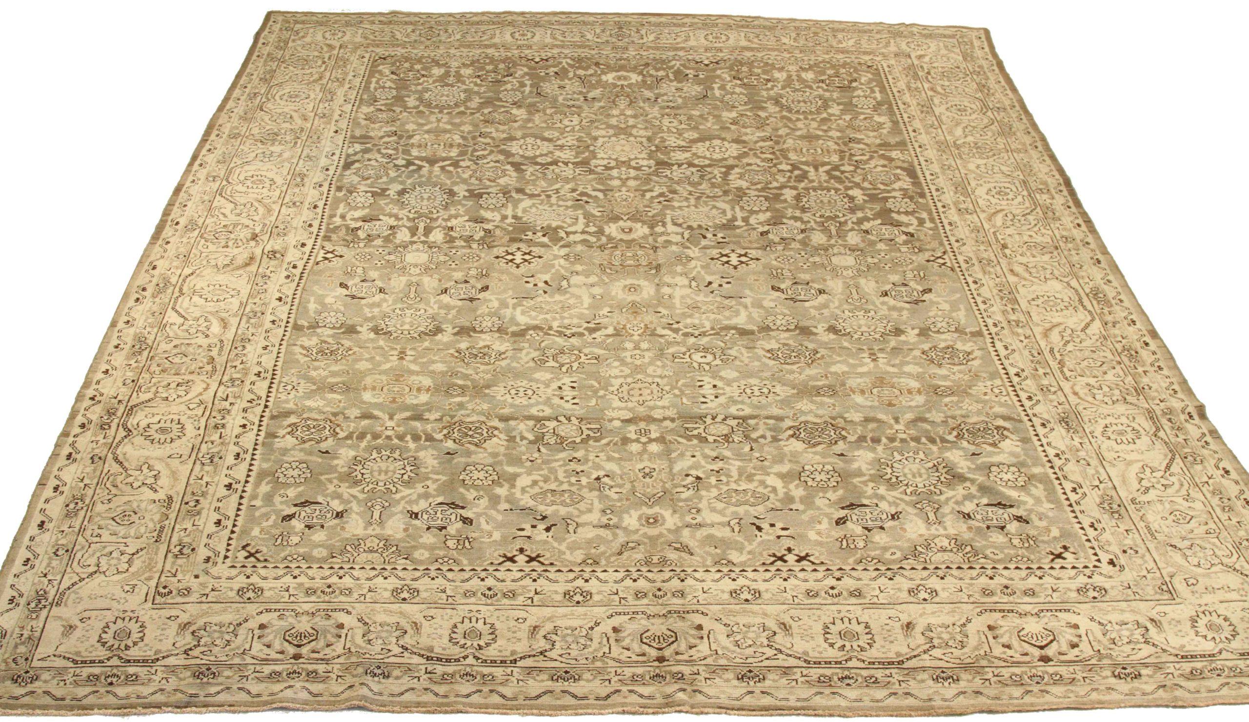 Descubre la elegancia de las alfombras persas Malayer de Circa 1880. Diseñado con lana y marrón-marfil, este diseño exclusivo es perfecto para realzar tu espacio.