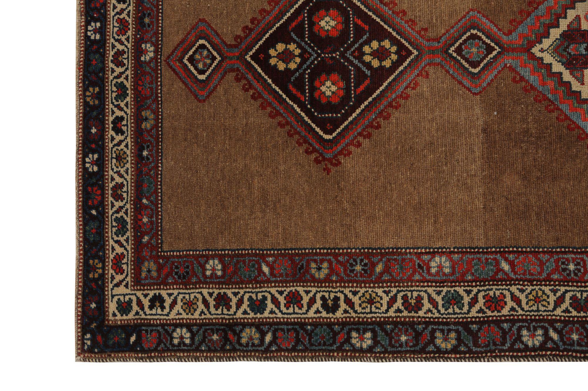Descubre la elegancia de las alfombras persas Malayer de Circa 1940. Diseñado con Lana y MarrónMarfilRosa, este diseño exclusivo es perfecto para realzar tu espacio.