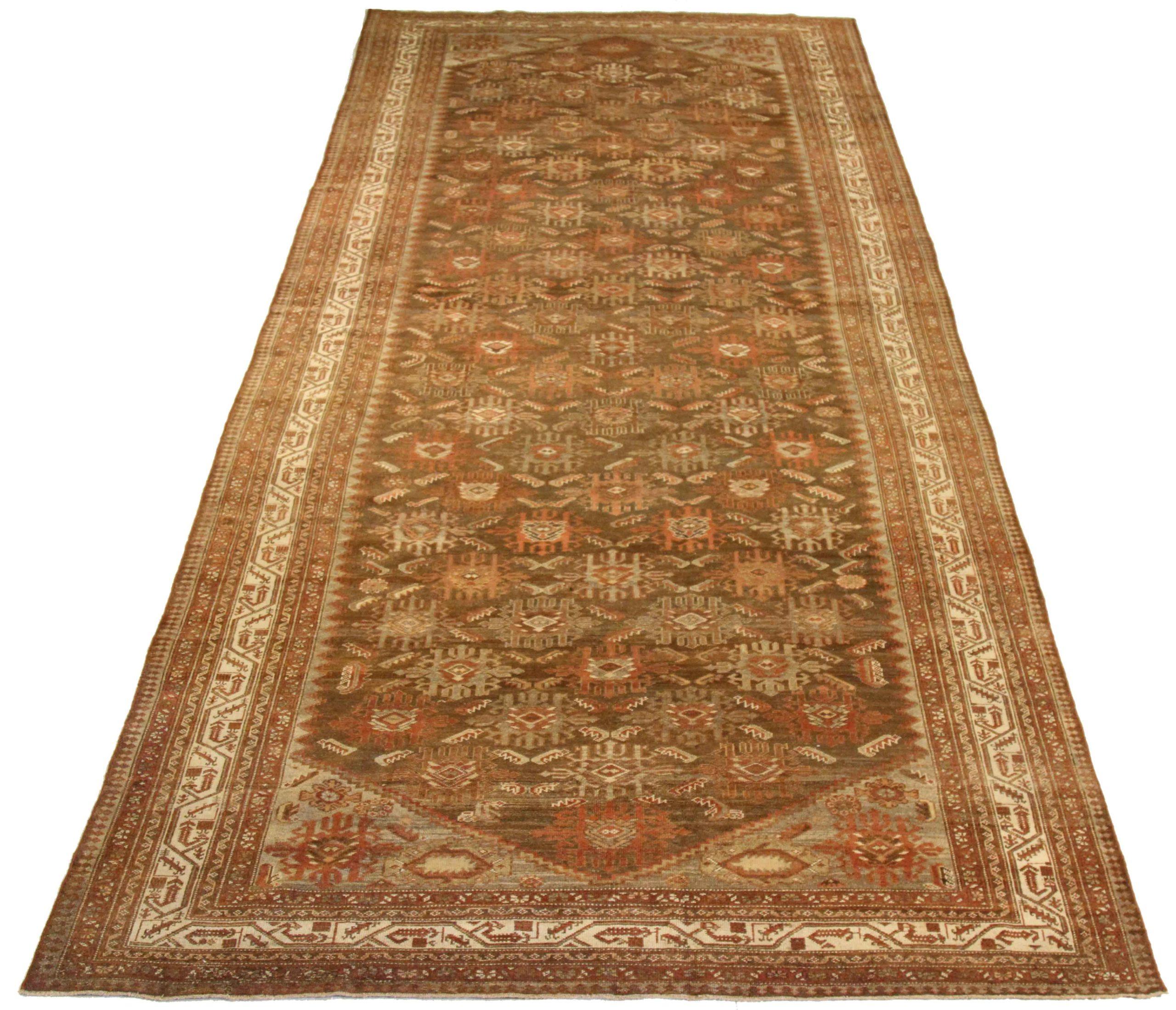 Entdecken Sie die Eleganz des persischen Malayers mit seinen um 1880 gefertigten Teppichen. Dieses exklusive Design aus Wolle und Braun-Elfenbein-Rot ist perfekt, um Ihren Raum zu verschönern.