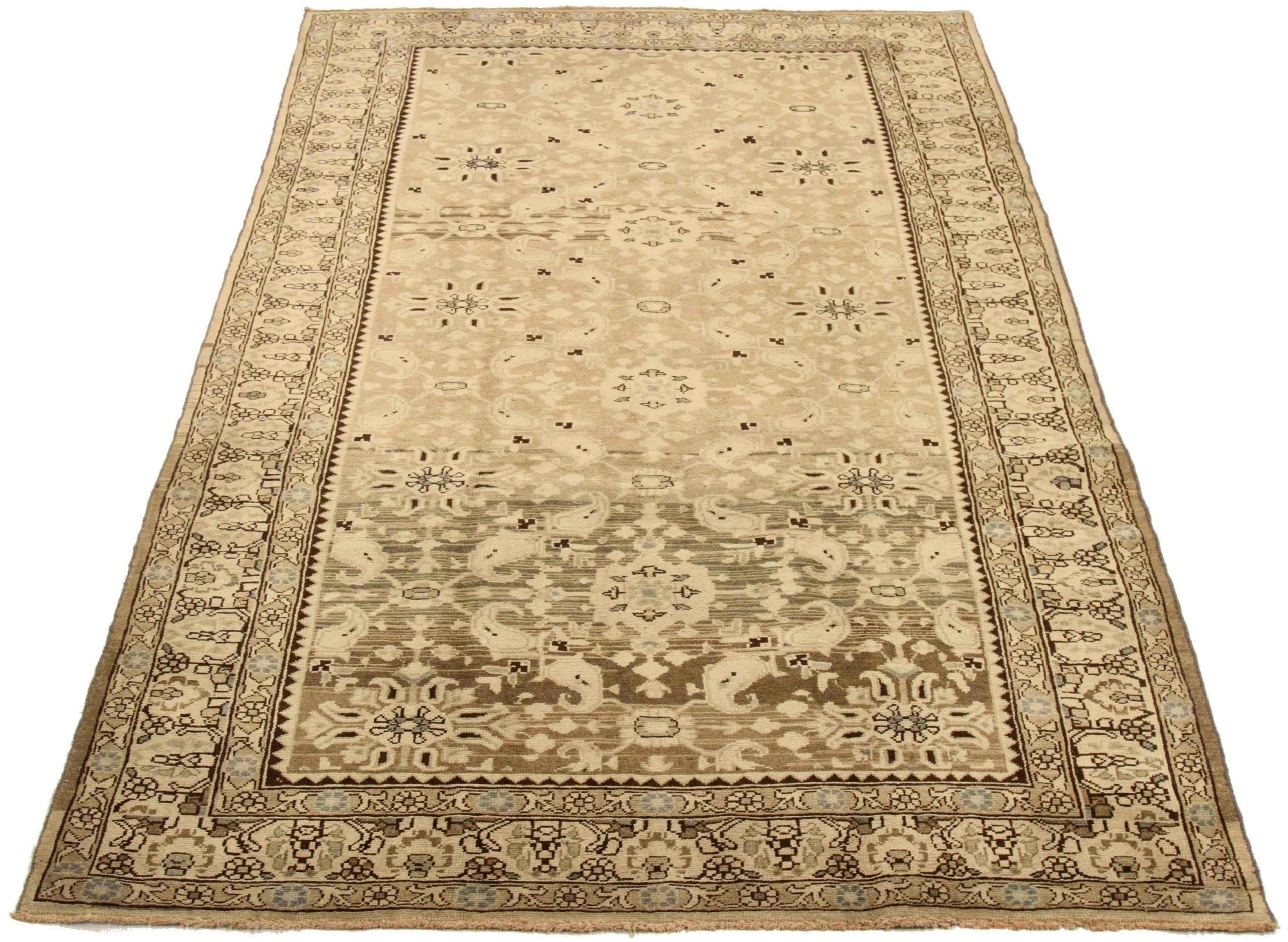 Entdecken Sie die Eleganz des persischen Malayers mit seinen um 1880 gefertigten Teppichen. Dieses exklusive Design aus Wolle und Braun-Elfenbein-Taupe ist perfekt, um Ihren Raum zu verschönern.