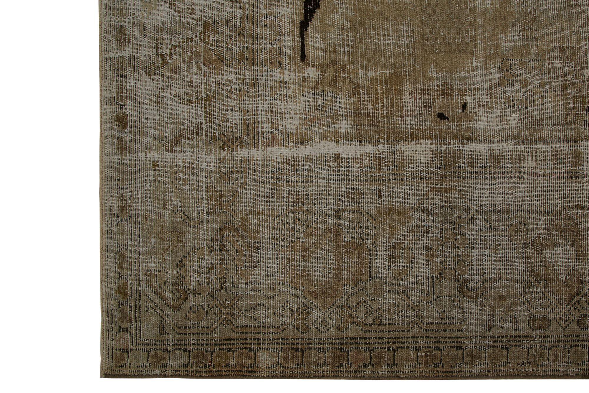 Entdecken Sie die Eleganz des persischen Malayers mit seinen um 1880 gefertigten Teppichen. Dieses exklusive Design aus Wolle und Braun-Elfenbein-Taupe ist perfekt, um Ihren Raum zu verschönern.