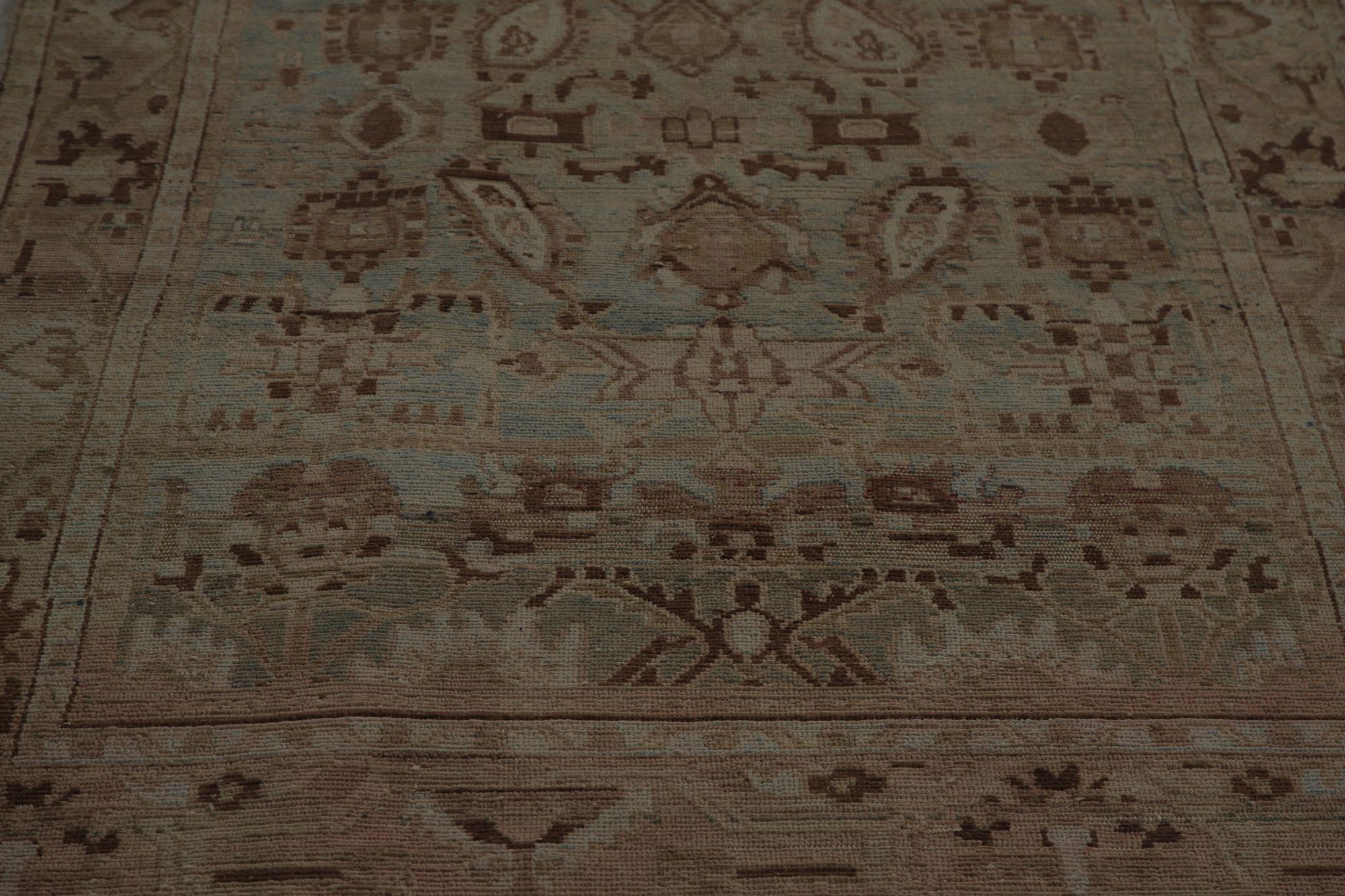 Scopri l'eleganza dei Malayer persiani con i tappeti d'area CIRCA 1910. Progettato con lana e marrone-blu chiaro-tortora, questo design esclusivo è perfetto per valorizzare il tuo spazio.