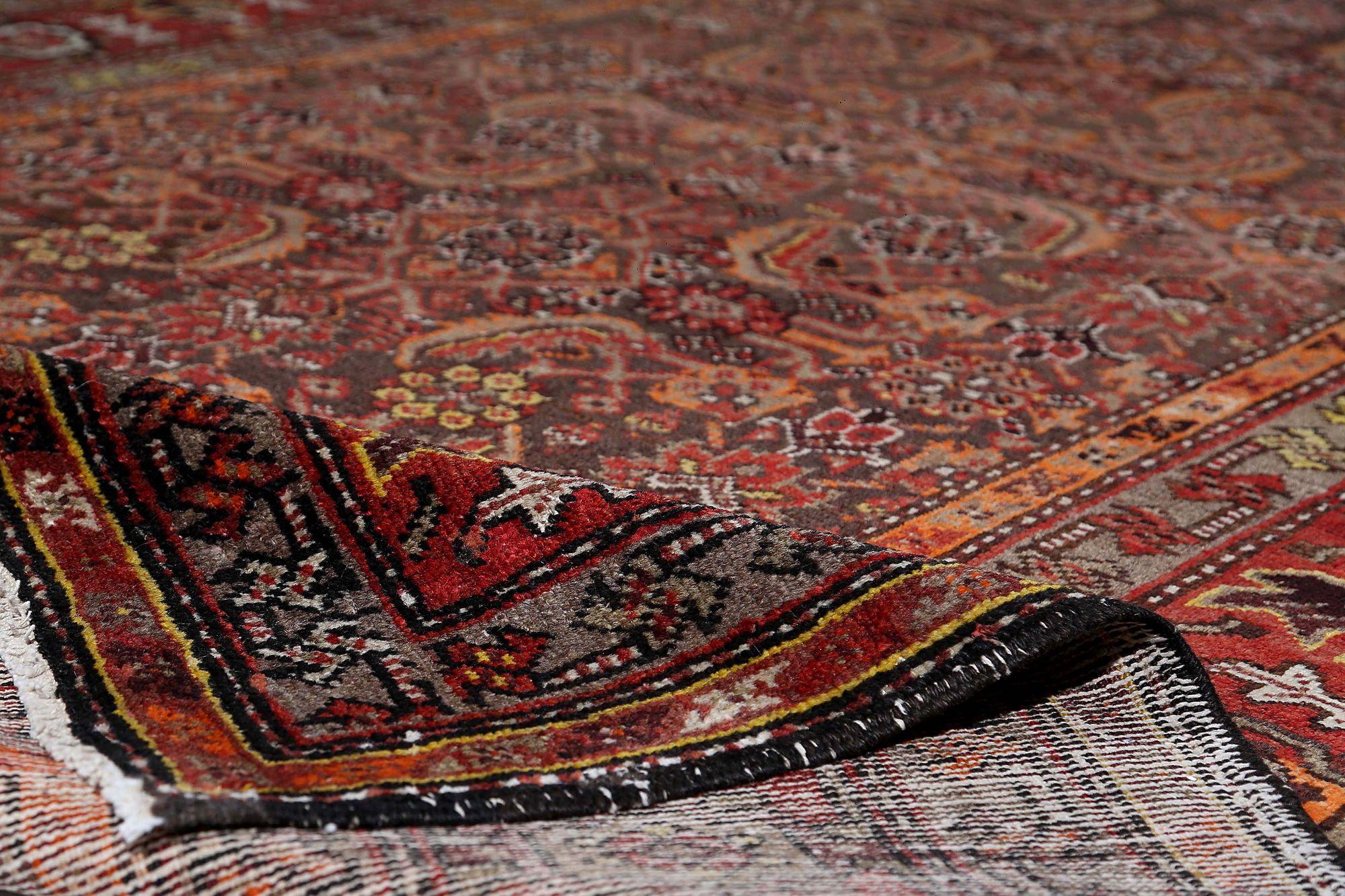 Descubre la elegancia de las alfombras persas Malayer de Circa 1910. Diseñado con Lana y MarrónNaranjaRojo, este diseño exclusivo es perfecto para realzar tu espacio.