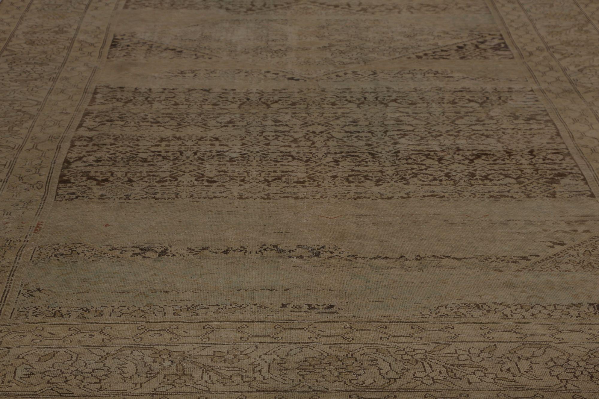 Scopri l'eleganza dei Malayer persiani con i tappeti d'area CIRCA 1880. Progettato con Lana e Marrone-Taupe, questo design esclusivo è perfetto per valorizzare il tuo spazio.