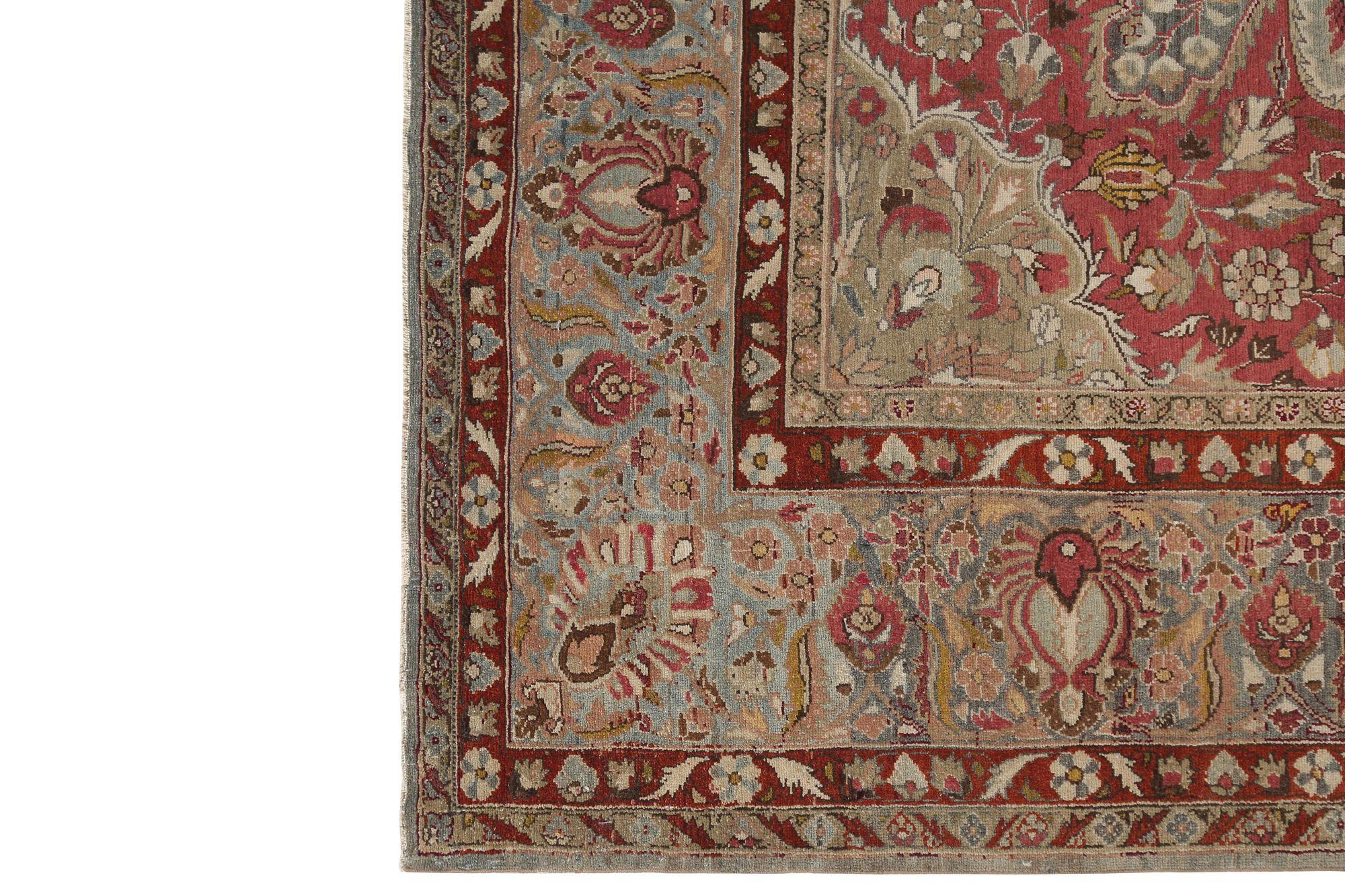 Entdecken Sie die Eleganz des persischen Malayers mit seinen um 1940 gefertigten Teppichen. Dieses exklusive Design aus Wolle und RedTaupe ist perfekt, um Ihren Raum zu verschönern.