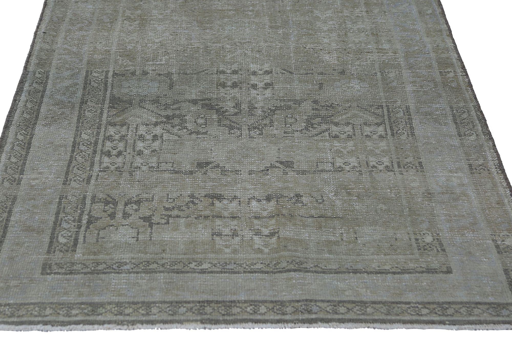 Scopri l'eleganza dei Malayer persiani con i tappeti d'area CIRCA 1880. Progettato con lana e sfumature di grigio/argento, questo design esclusivo è perfetto per valorizzare il tuo spazio.