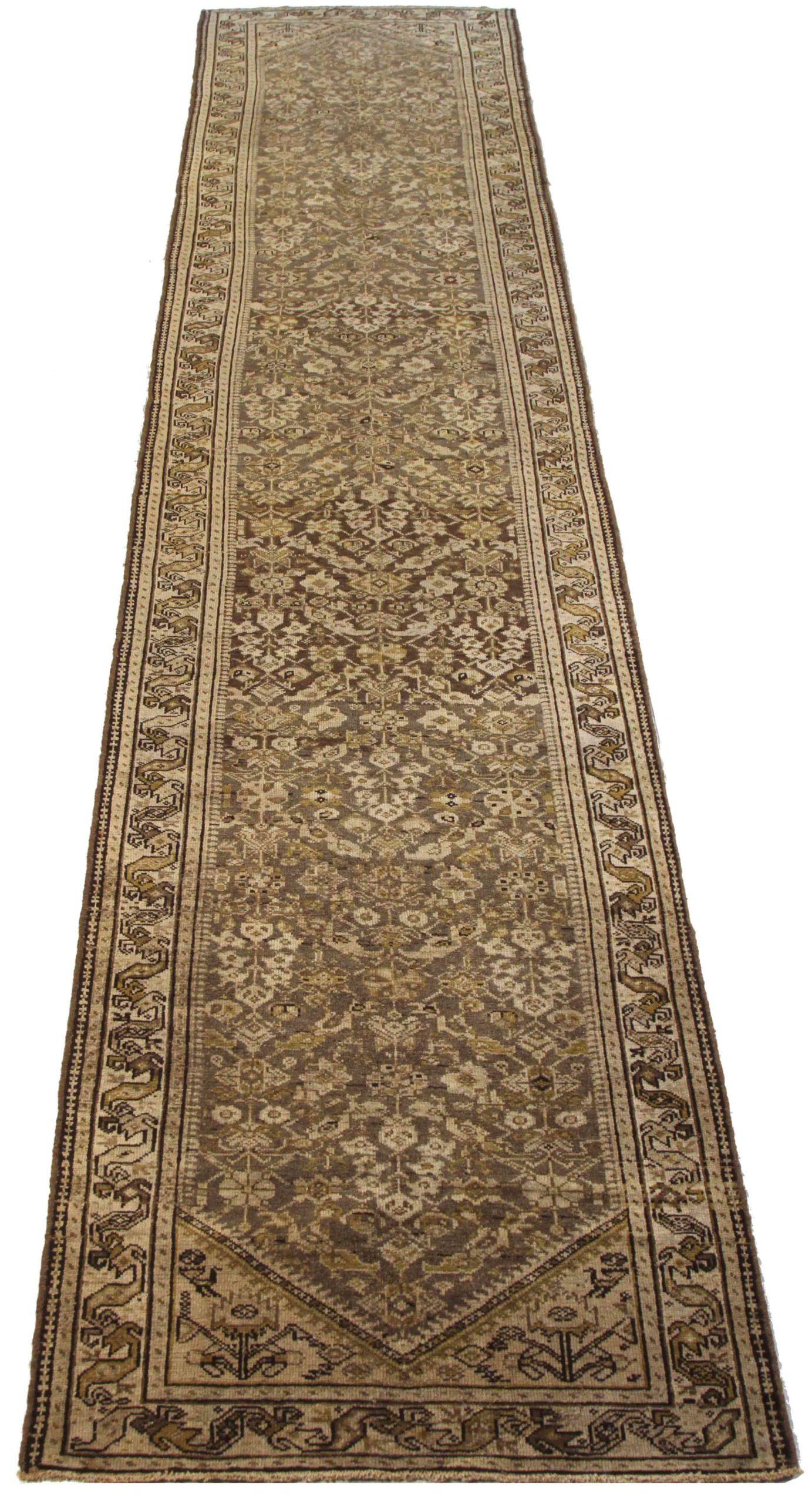 Entdecken Sie die Eleganz des persischen Malayers mit seiner wunderschönen Handwerkskunst aus der Zeit um 1880. Dieses exklusive Design, das mit viel Liebe zum Detail entworfen wurde, ist perfekt, um Ihren Raum zu verschönern.