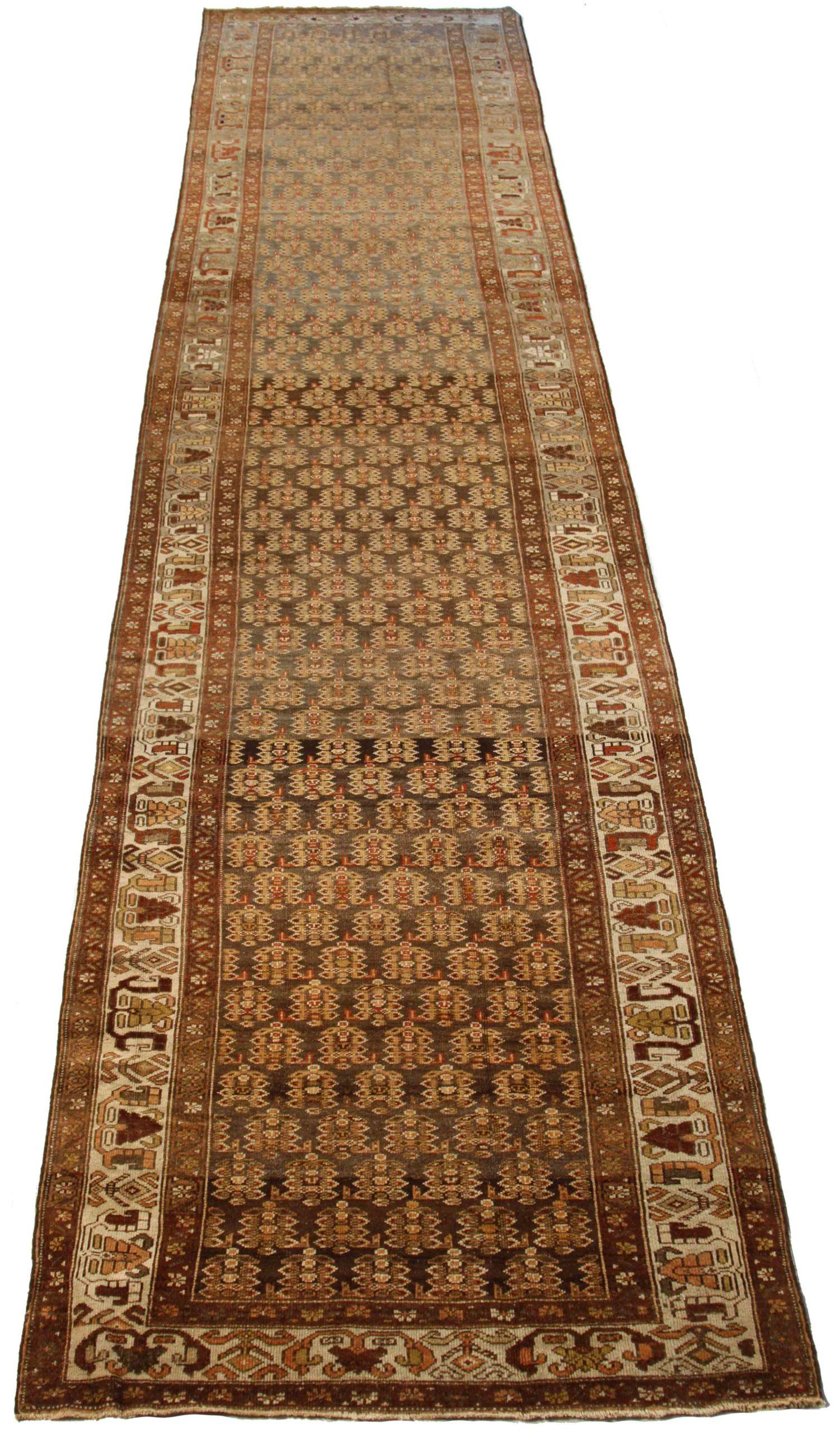 Scopri l'eleganza del Malayer persiano, caratterizzato da una splendida lavorazione artigianale. Progettato con una meticolosa attenzione ai dettagli, questo design esclusivo è perfetto per valorizzare il tuo spazio.