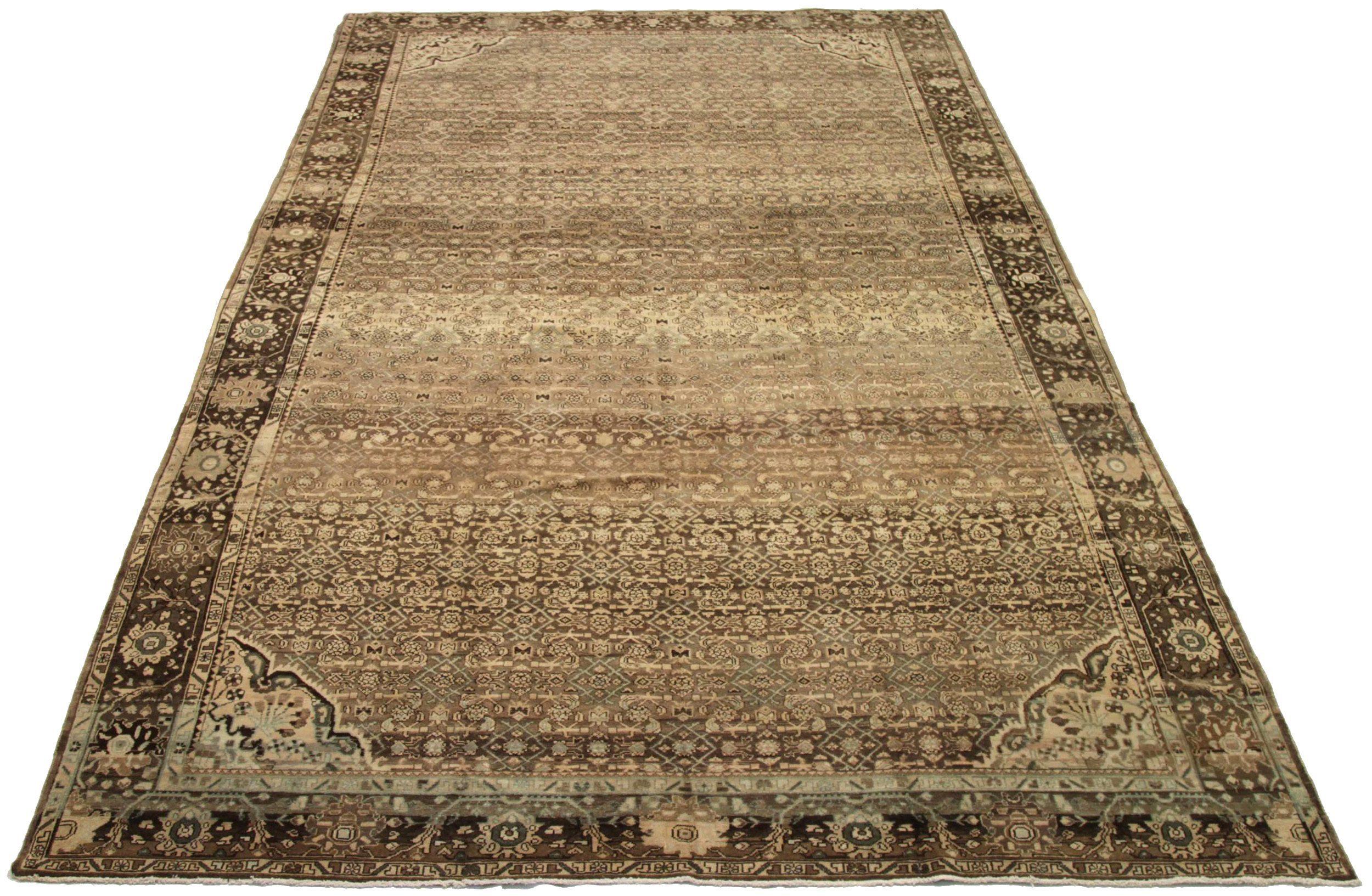 Entdecken Sie die Eleganz des persischen Malayers mit dem Over-Size-Teppich von CIRCA 1880. Dieses exklusive Design aus Wolle und Braun-Elfenbein-Taupe ist perfekt, um Ihren Raum zu verschönern.
