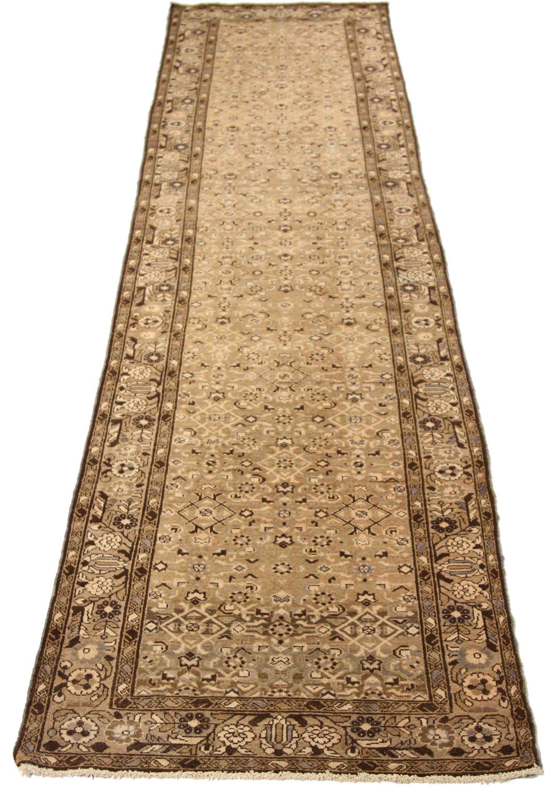 Descubre la elegancia de la alfombra persa Malayer de Circa 1880. Diseñado con meticulosa atención al detalle, este diseño exclusivo es perfecto para realzar tu espacio.