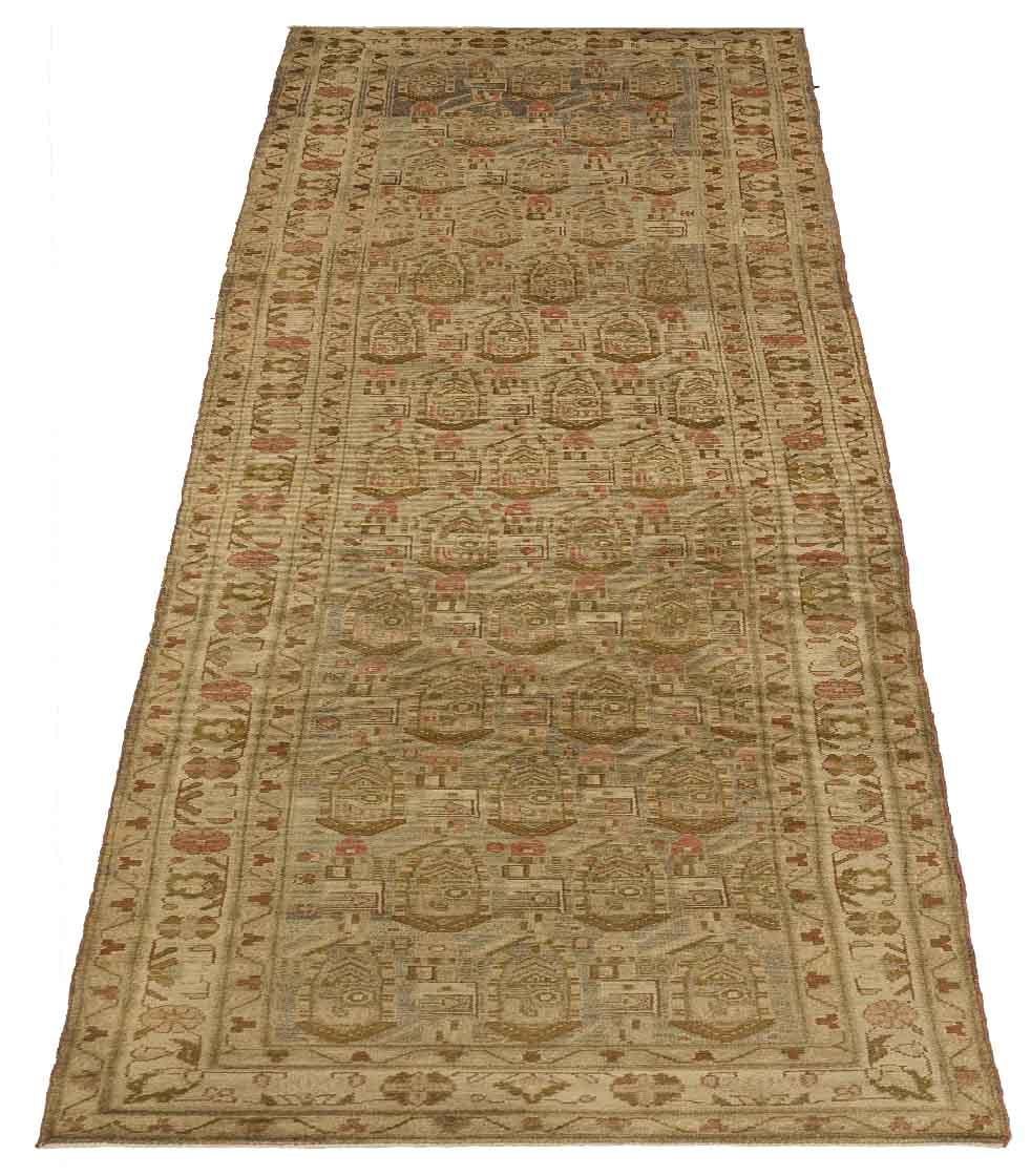 Entdecken Sie die Eleganz des persischen Malayers mit dem Läufer um 1880. Dieses exklusive Design, das mit viel Liebe zum Detail entworfen wurde, ist perfekt, um Ihren Raum zu verschönern.