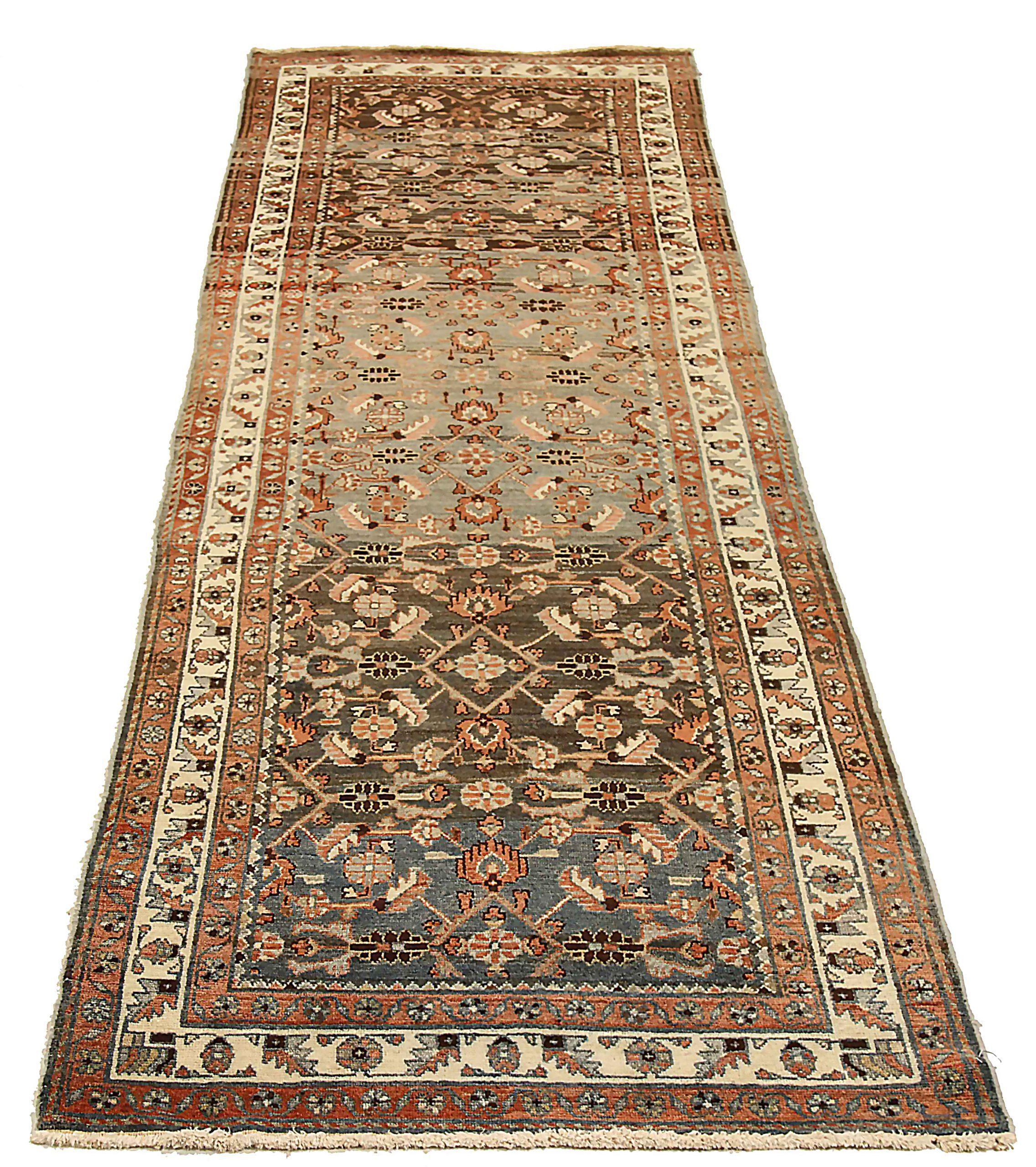 Entdecken Sie die Eleganz des persischen Malayers mit dem Läufer um 1880. Dieses exklusive Design, das mit viel Liebe zum Detail entworfen wurde, ist perfekt, um Ihren Raum zu verschönern.