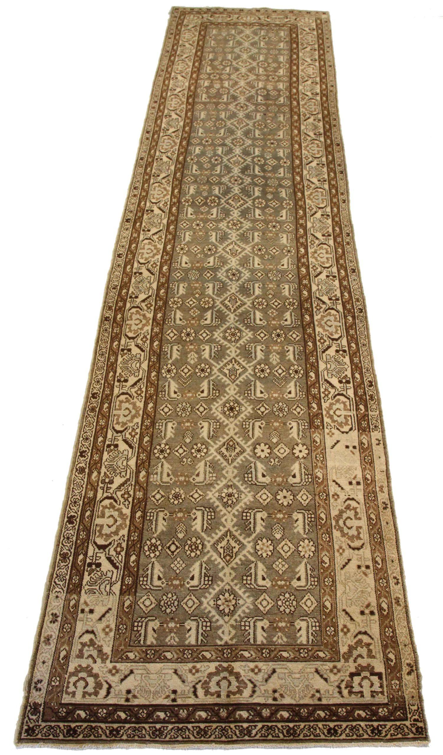 Descubre la elegancia de la alfombra persa Malayer de Circa 1880. Diseñado con meticulosa atención al detalle, este diseño exclusivo es perfecto para realzar tu espacio.