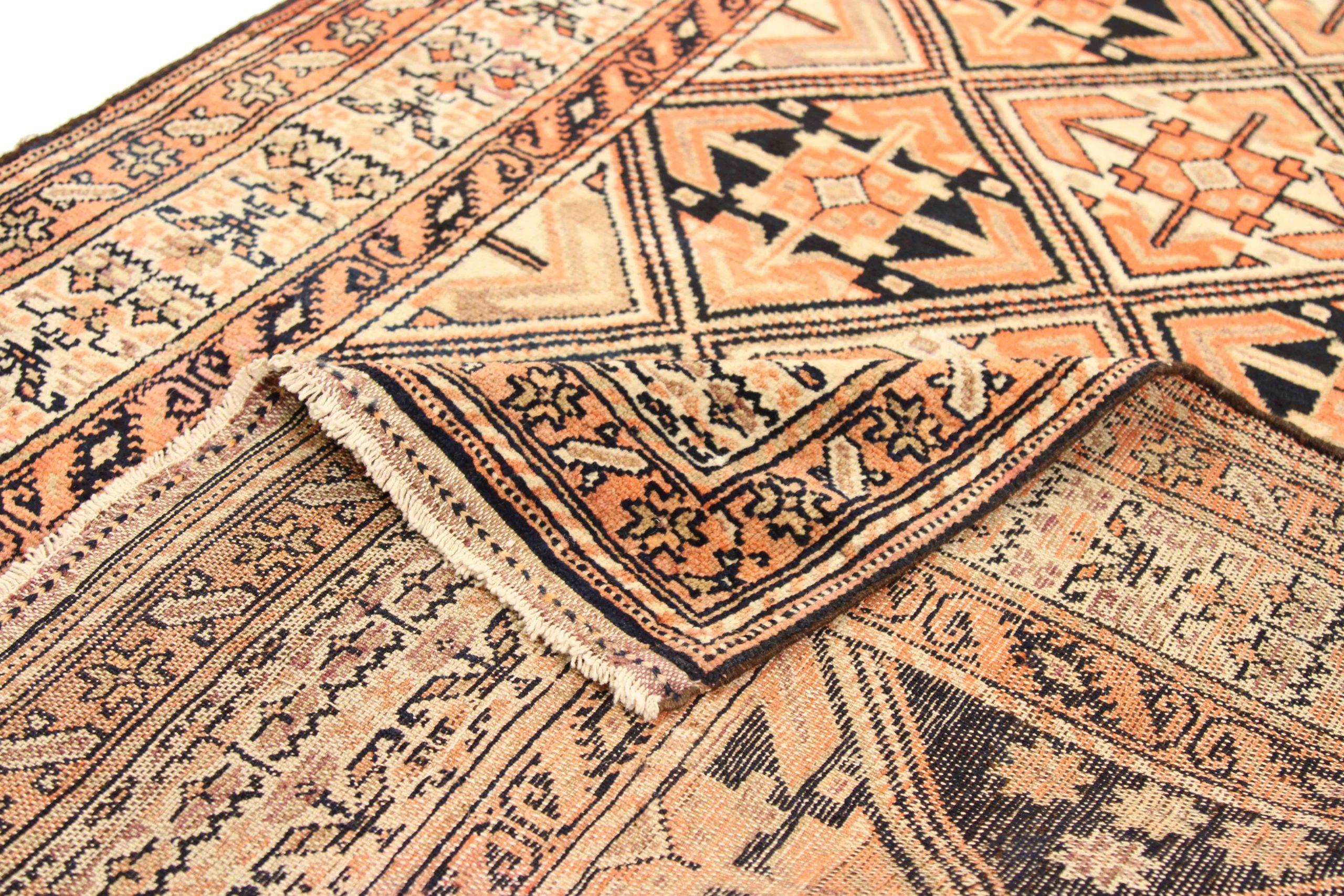 Persischer Malayer-Läufer aus Wolle in Schwarz, Elfenbein, Rosa und 10630 (Asiatisch) im Angebot