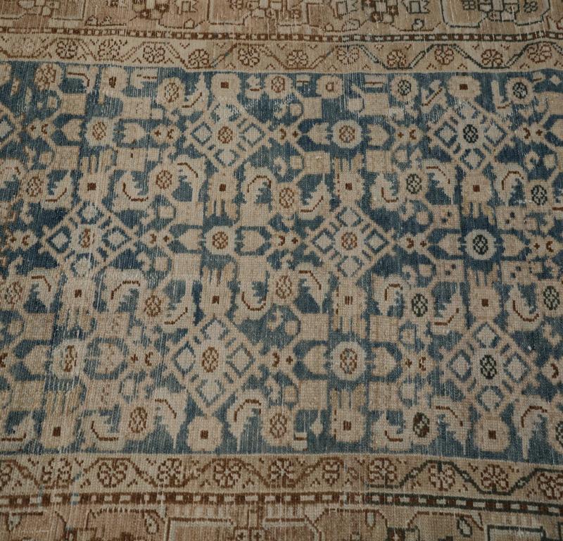 Persische Malayer Läufer Teppich Circa 1880 - Wolle Blau Braun Elfenbein Design - 99552 im Zustand „Hervorragend“ im Angebot in Dallas, TX