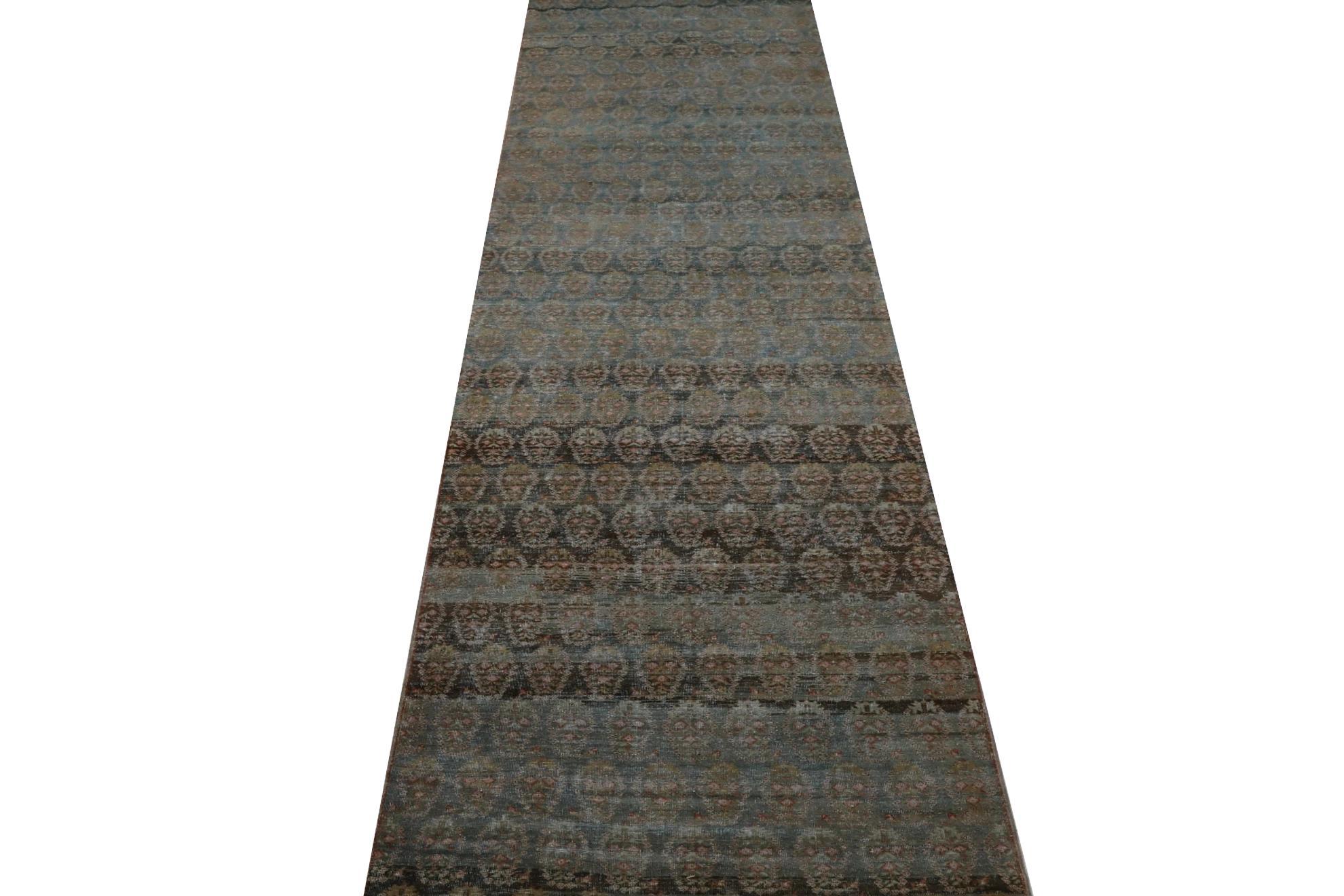 Entdecken Sie die Eleganz des persischen Malayers mit dem Läufer um 1880. Dieses exklusive Design aus Wolle und BlauGrünElfenbeinRot eignet sich perfekt, um Ihren Raum zu verschönern.