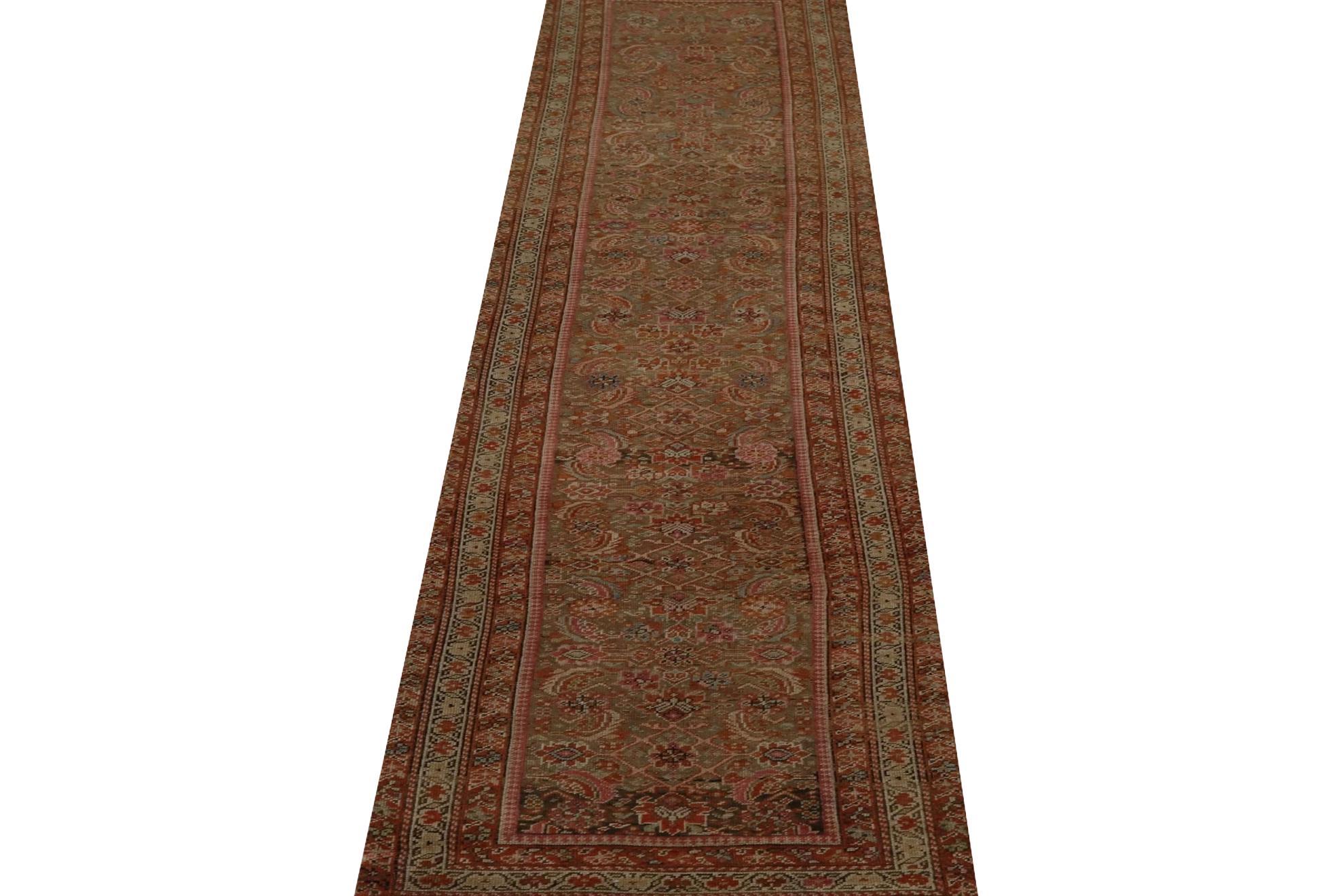 Entdecken Sie die Eleganz des persischen Malayers mit dem Läufer um 1880. Dieses exklusive Design mit Wolle und BlauGrünRosaRot ist perfekt, um Ihren Raum zu verschönern.