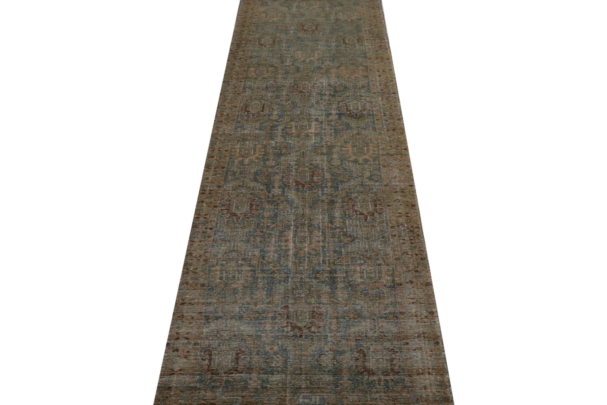 Entdecken Sie die Eleganz des persischen Malayers mit dem Läufer um 1880. Dieses exklusive Design aus Wolle und BlauGrünRot ist perfekt, um Ihren Raum zu verschönern.
