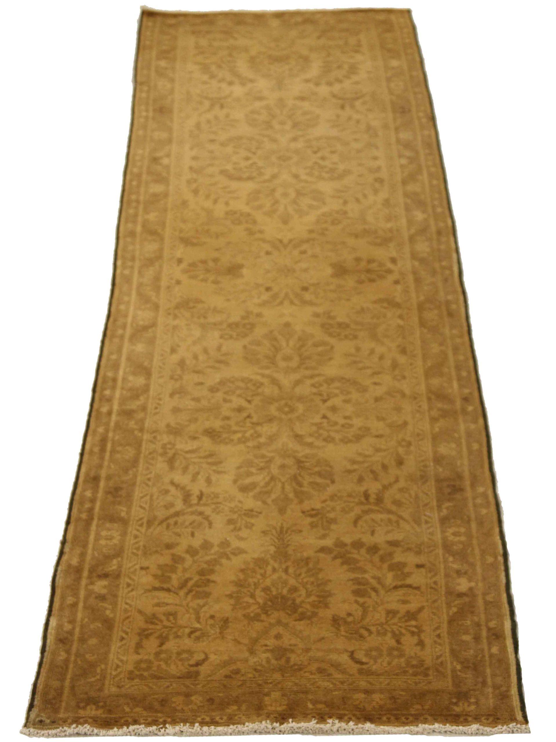 Entdecken Sie die Eleganz des persischen Malayers mit dem Läufer um 1880. Dieses exklusive Design aus Wolle und Braun-Elfenbein ist perfekt, um Ihren Raum zu verschönern.