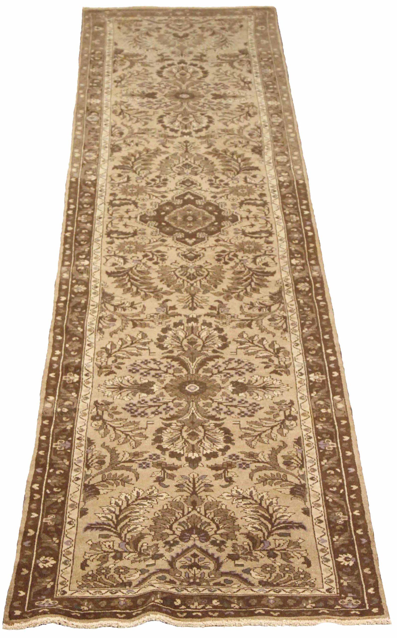 Entdecken Sie die Eleganz des persischen Malayers mit dem Läufer um 1880. Dieses exklusive Design aus Wolle und Braun-Elfenbein ist perfekt, um Ihren Raum zu verschönern.