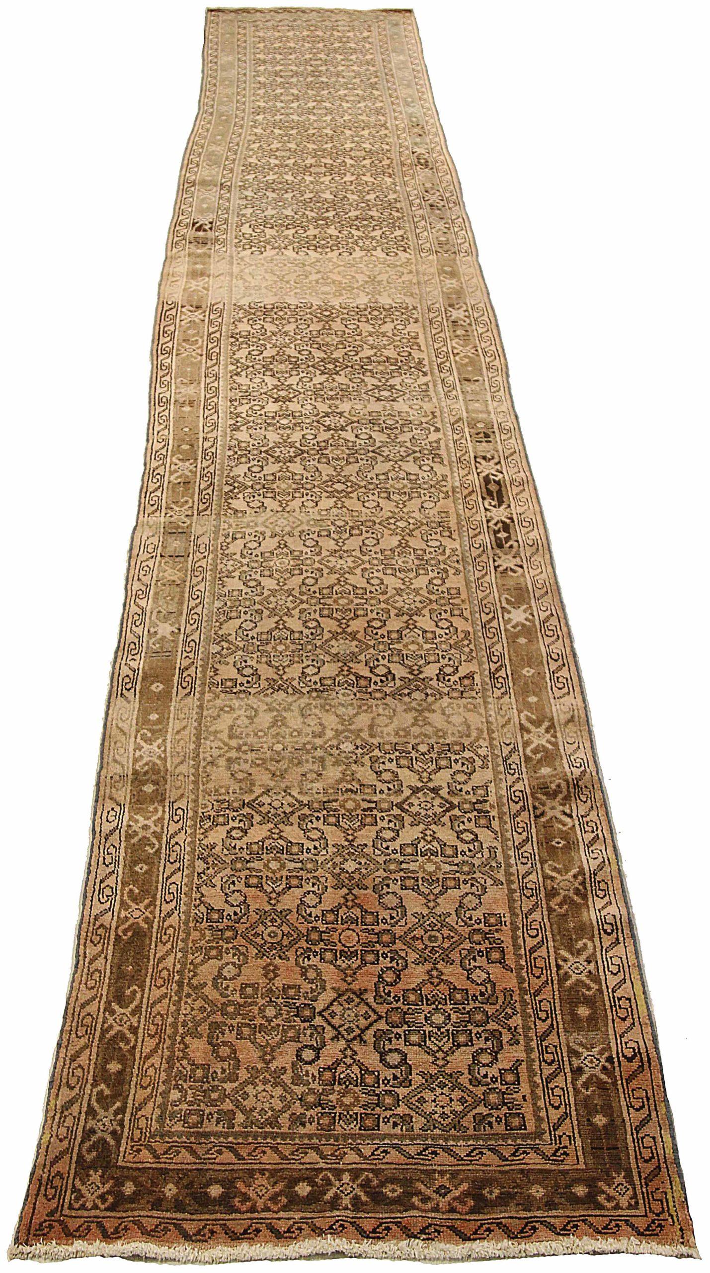 Entdecken Sie die Eleganz des persischen Malayers mit dem Läufer um 1880. Dieses exklusive Design aus Wolle und Braun-Elfenbein ist perfekt, um Ihren Raum zu verschönern.