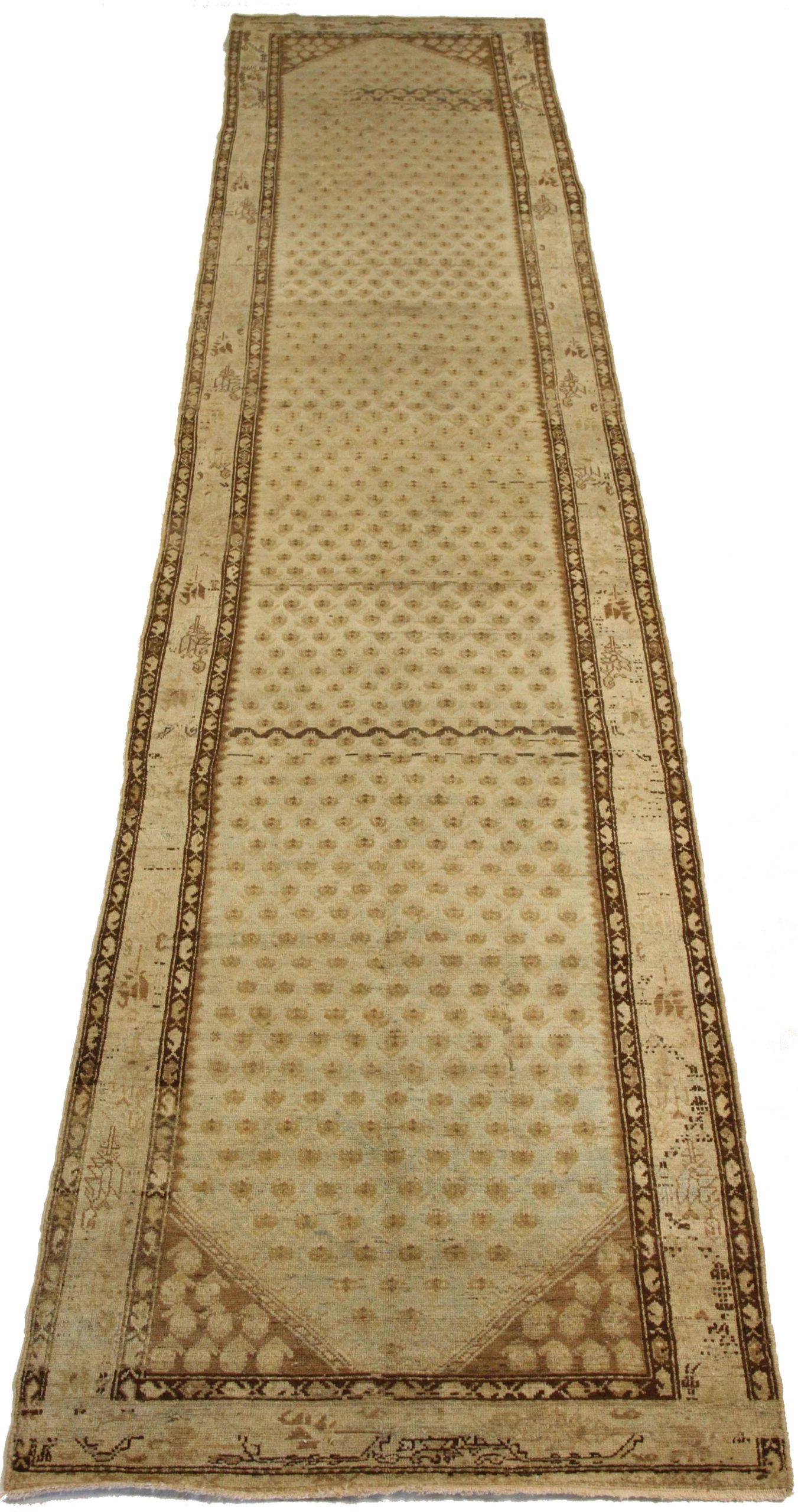Entdecken Sie die Eleganz des persischen Malayers mit dem Läufer um 1880. Dieses exklusive Design aus Wolle und Braun-Elfenbein ist perfekt, um Ihren Raum zu verschönern.