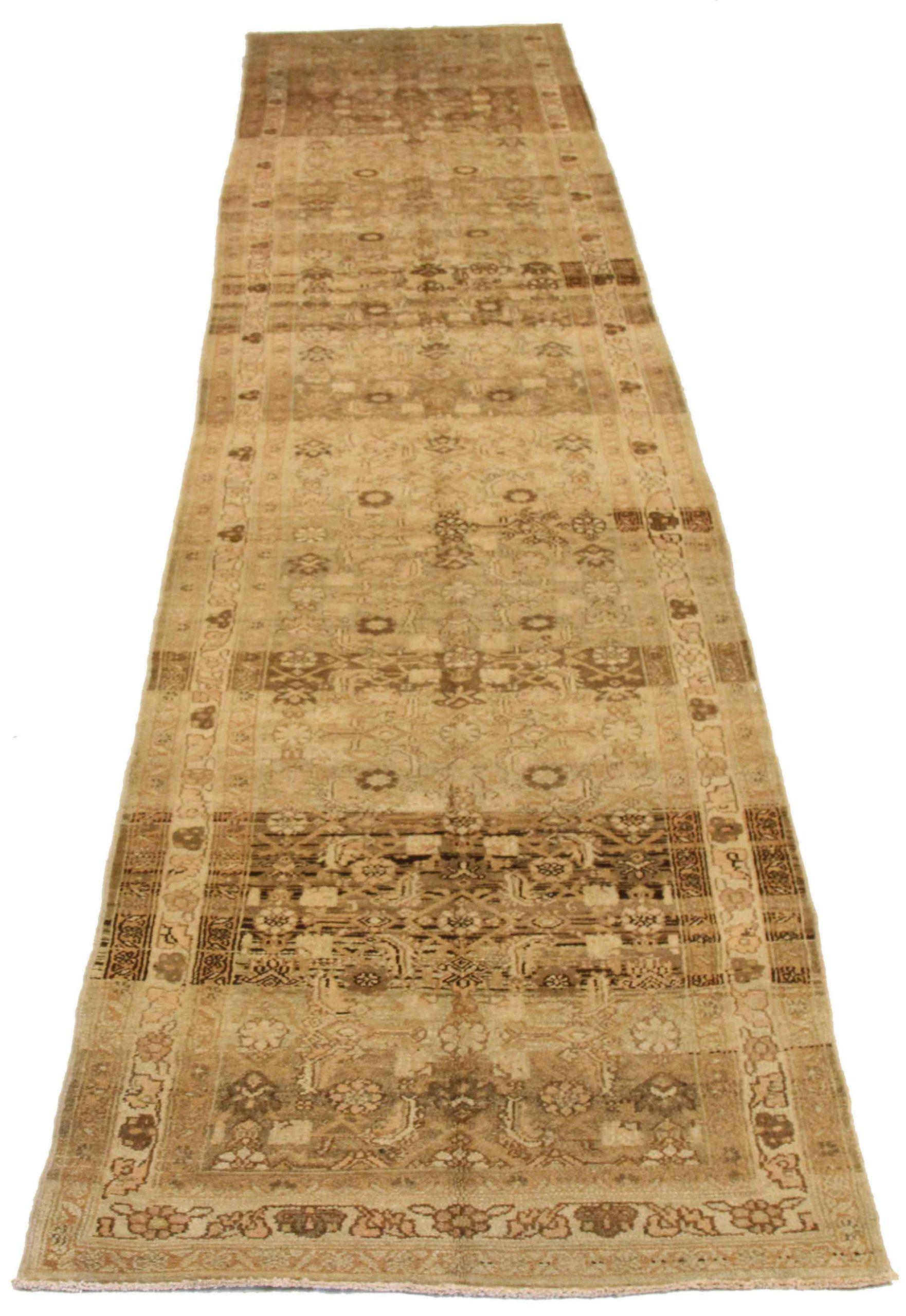 Entdecken Sie die Eleganz des persischen Malayers mit dem Läufer um 1880. Dieses exklusive Design aus Wolle und Braun-Elfenbein ist perfekt, um Ihren Raum zu verschönern.