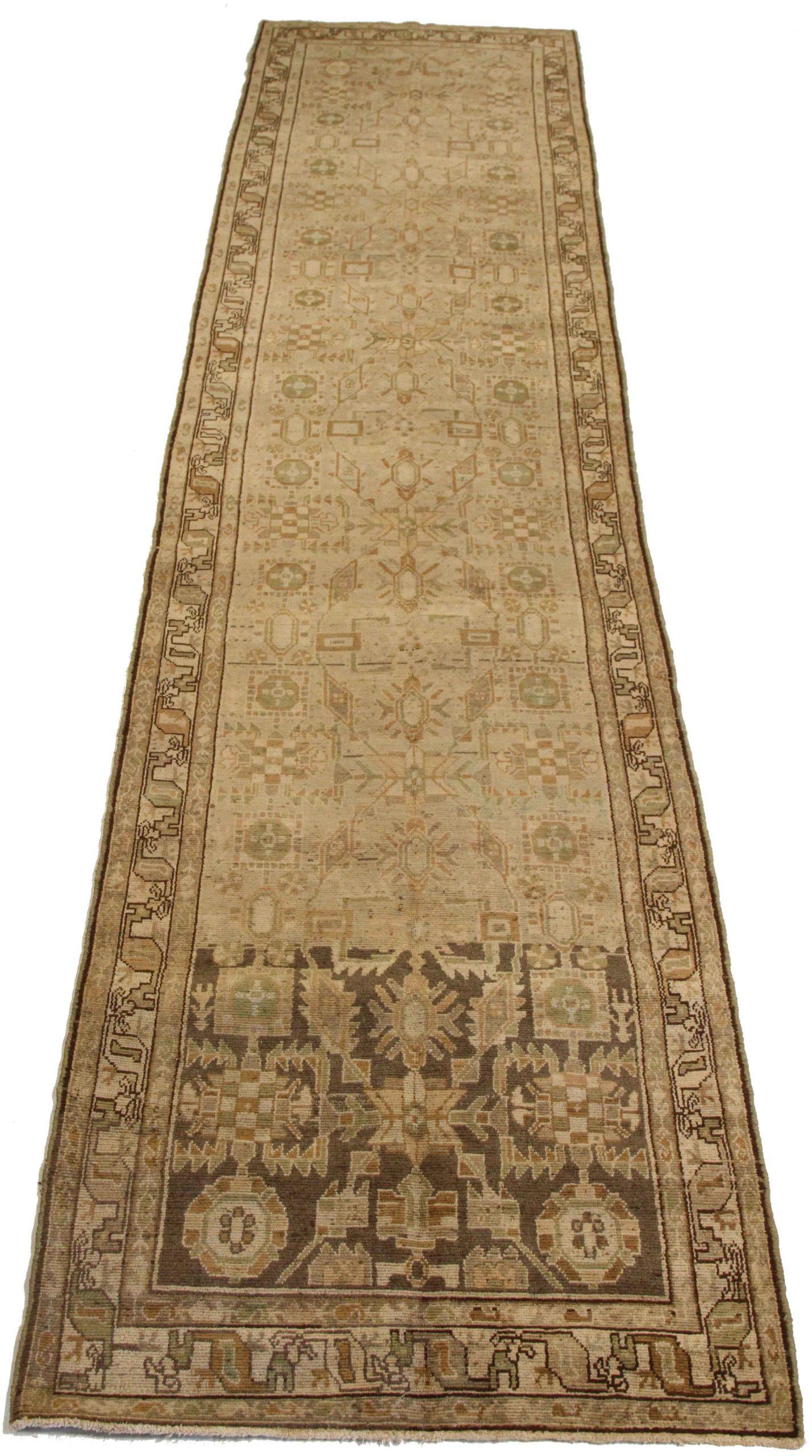 Descubre la elegancia de la alfombra persa Malayer de Circa 1880. Diseñado con lana y marrón-marfil, este diseño exclusivo es perfecto para realzar tu espacio.
