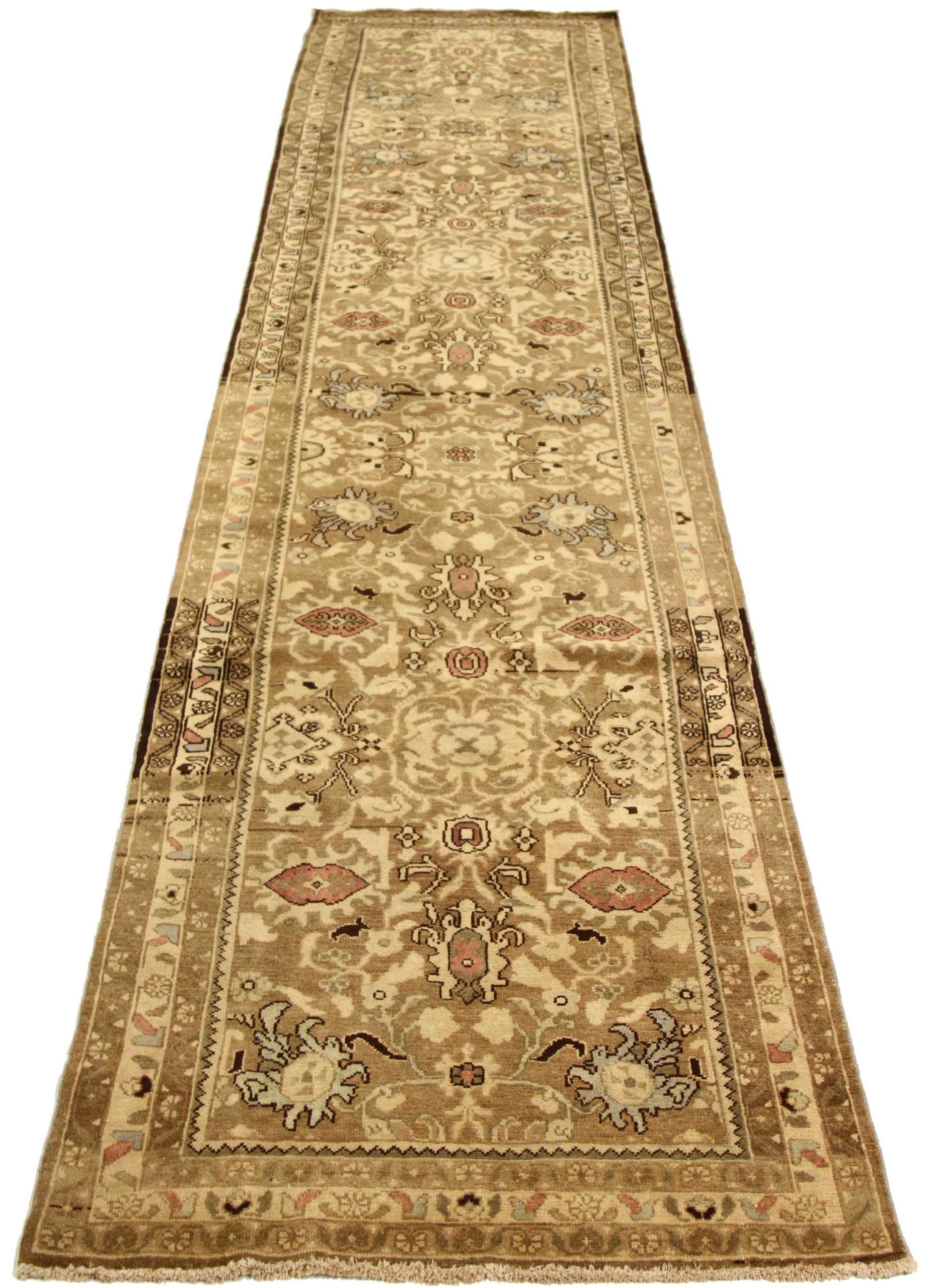 Entdecken Sie die Eleganz des persischen Malayers mit dem Läufer um 1880. Dieses exklusive Design aus Wolle und Braun-Elfenbein-Rot ist perfekt, um Ihren Raum zu verschönern.