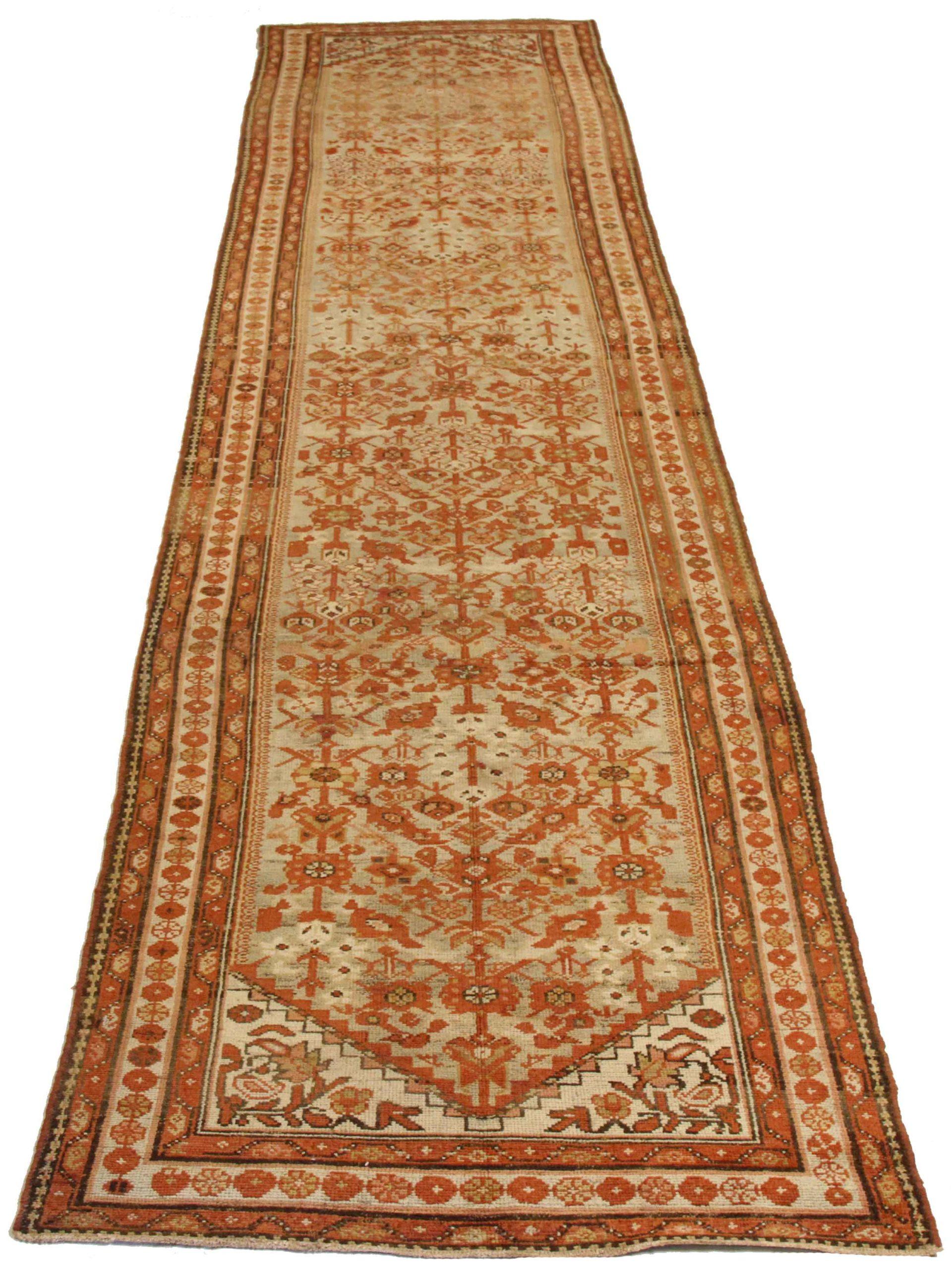 Entdecken Sie die Eleganz des persischen Malayers mit dem Läufer um 1880. Dieses exklusive Design aus Wolle und Braun-Elfenbein-Rot ist perfekt, um Ihren Raum zu verschönern.