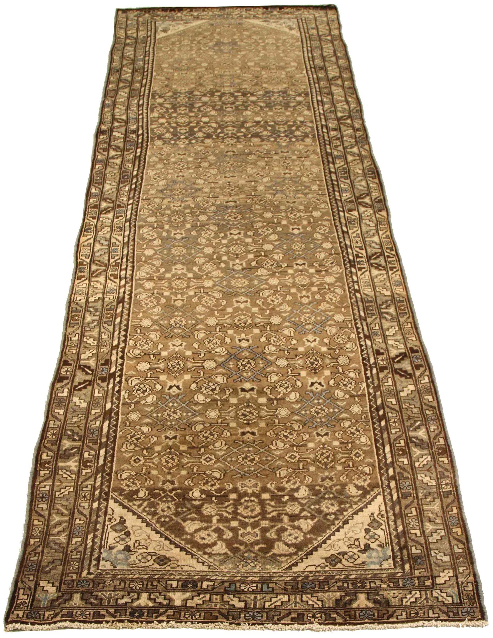 Scopri l'eleganza del tappeto persiano Malayer, caratterizzato da Runner Rug di CIRCA 1880. Progettato con lana e marrone-avorio-tortora, questo design esclusivo è perfetto per valorizzare il tuo spazio.