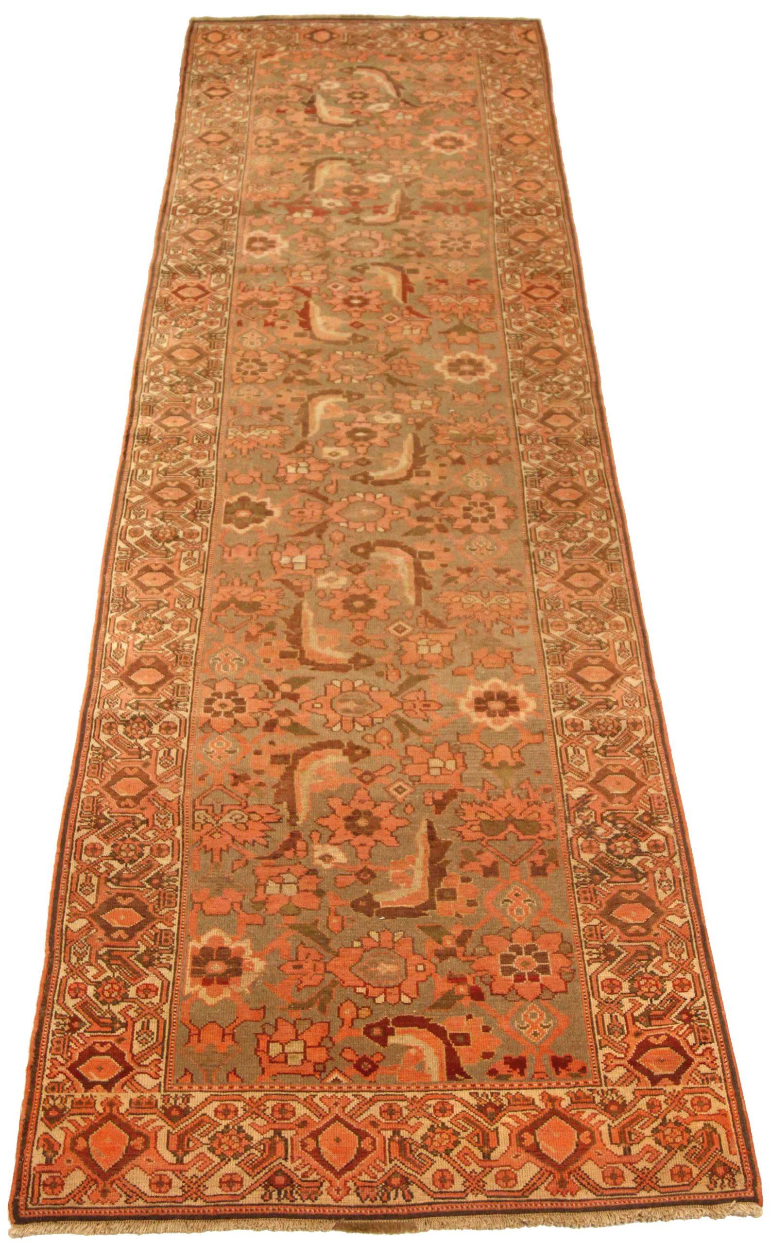 Entdecken Sie die Eleganz des persischen Malayers mit dem Läufer um 1880. Dieses exklusive Design aus Wolle und BrownPinkTaupe ist perfekt, um Ihren Raum zu verschönern.