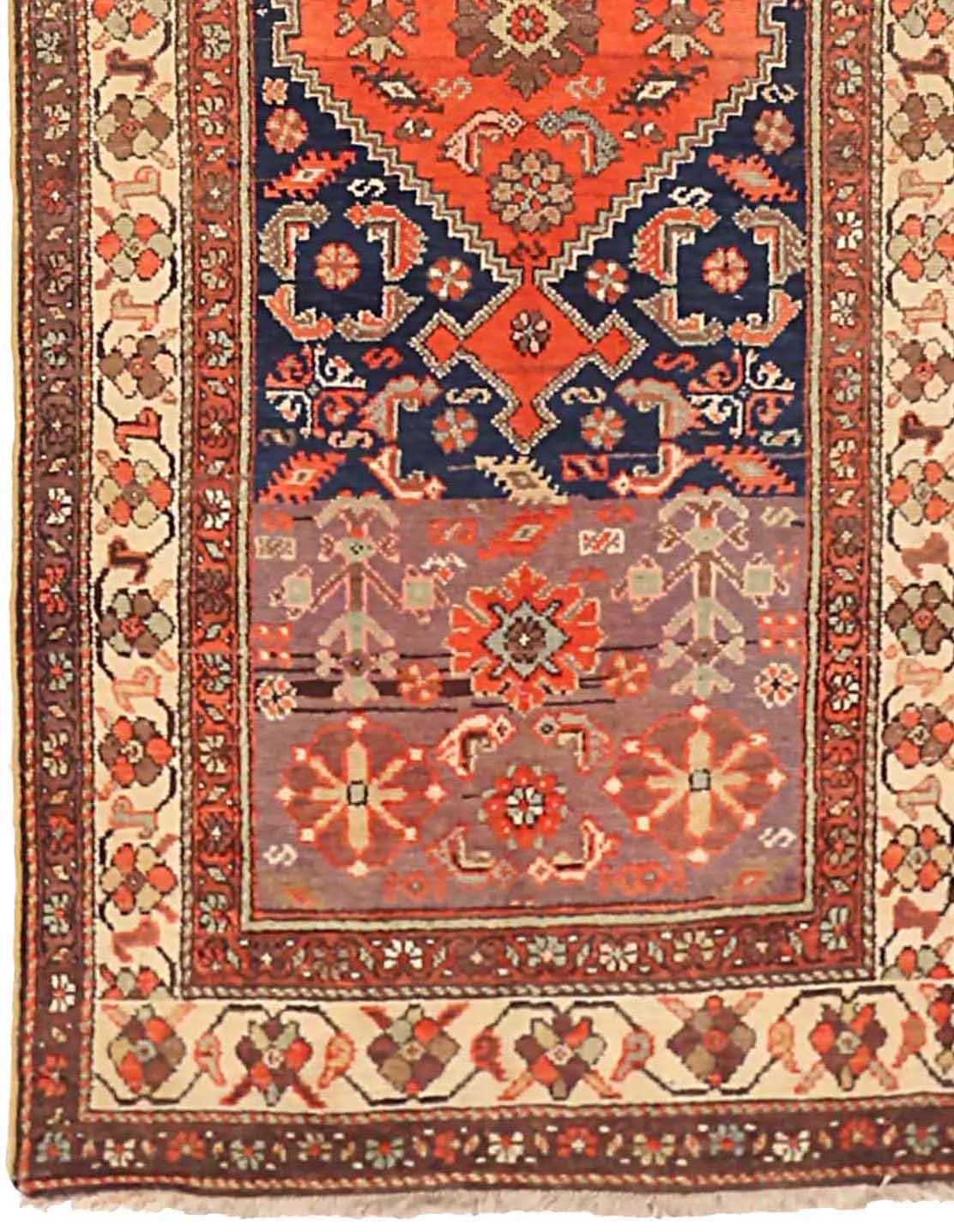 Persischer Malayer-Läufer aus Wolle in Elfenbein, Marineblau, Blau und Rot 72583 (Asiatisch) im Angebot