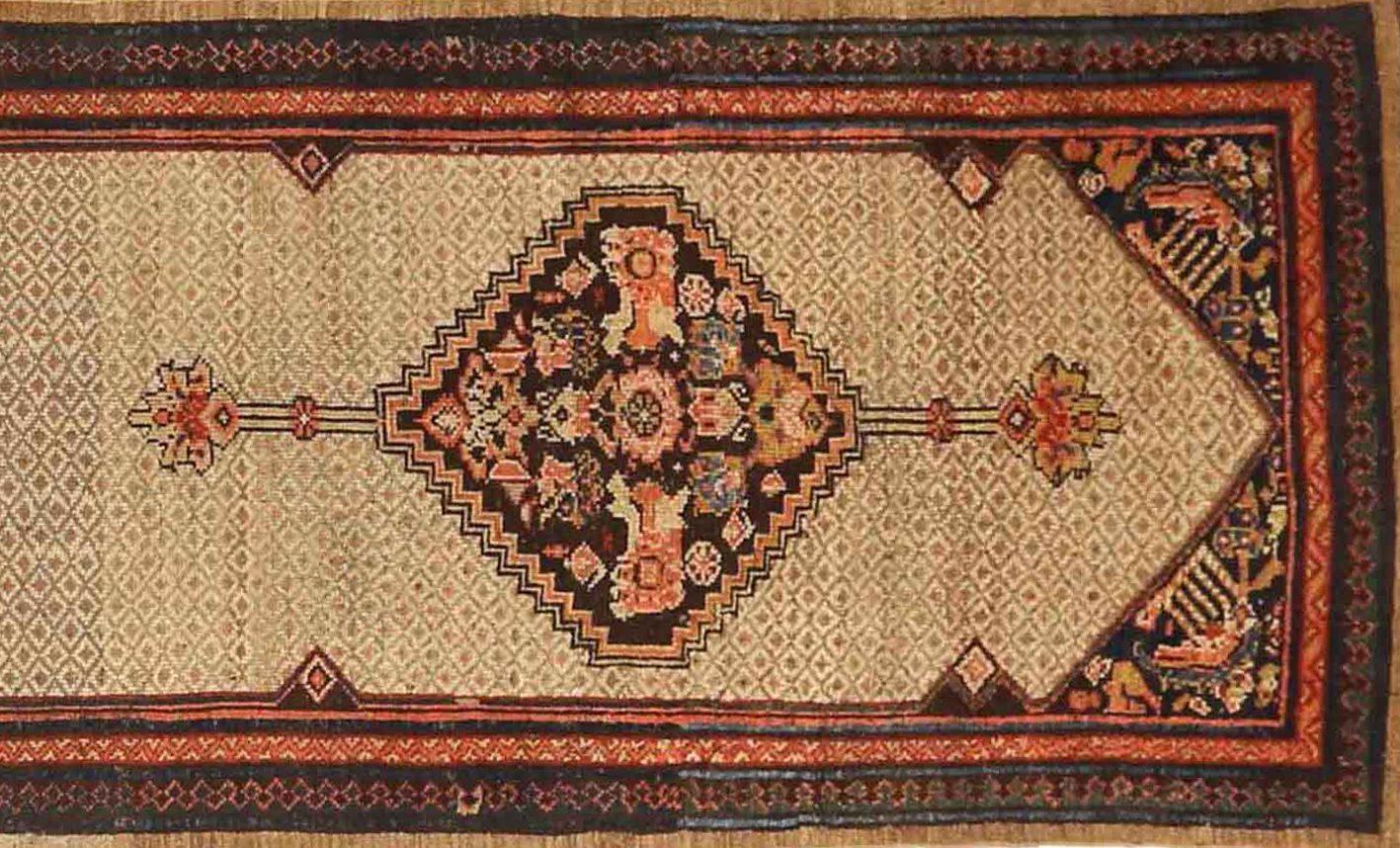 Persischer Malayer-Läufer aus Wolle in Elfenbein, Marineblau, Blau und Rot, 72926 (Asiatisch) im Angebot