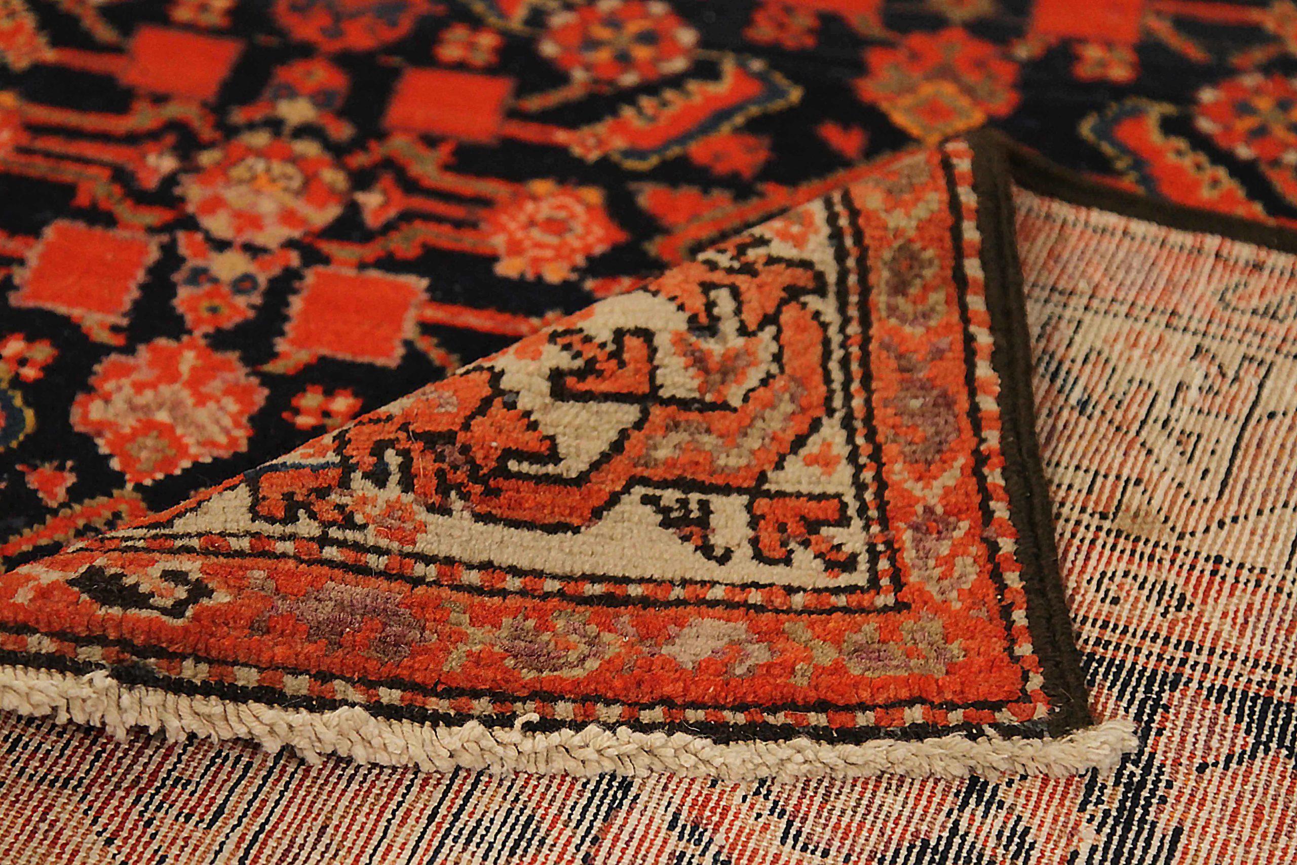 Persischer Malayer-Läufer aus Wolle in Elfenbein, Marineblau, Blau und Rot, 73327 im Zustand „Hervorragend“ im Angebot in Dallas, TX