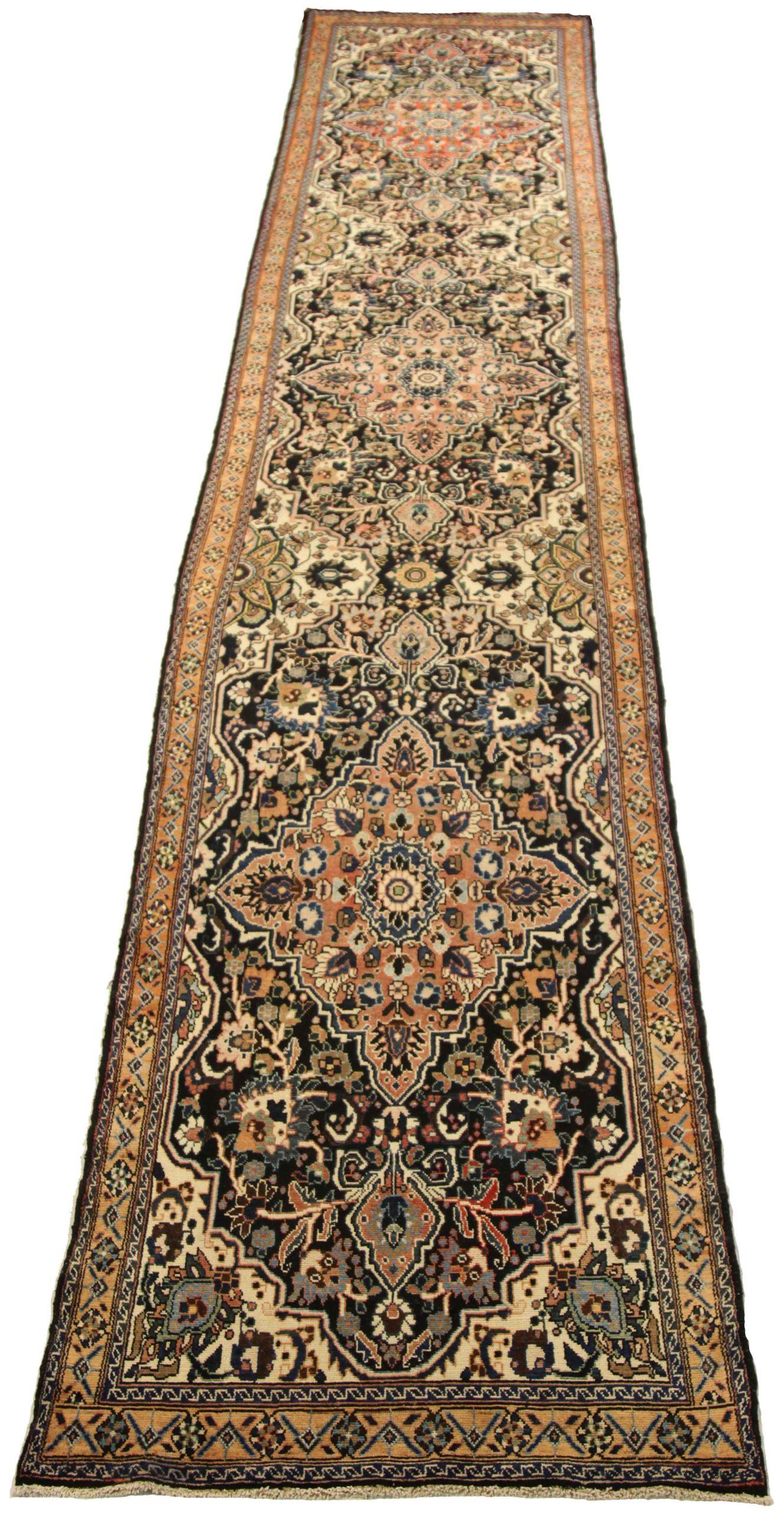 Entdecken Sie die Eleganz des persischen Malayers mit dem Läufer um 1880. Dieses exklusive Design aus Wolle und Elfenbein-Marineblau eignet sich perfekt zur Verschönerung Ihres Raums.