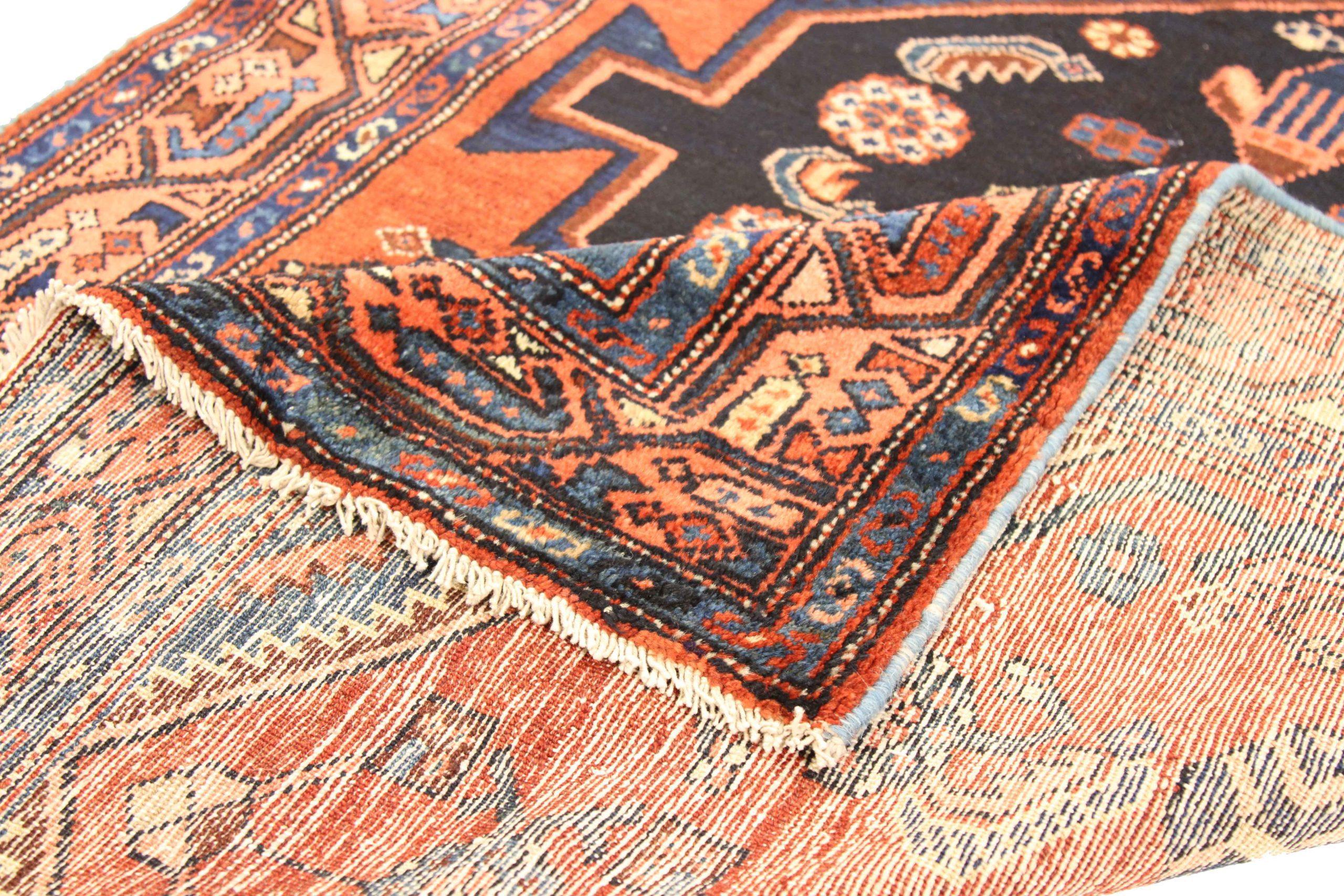Persischer Malayer-Läufer aus Wolle in Marineblau und Rot 10618 (Asiatisch) im Angebot