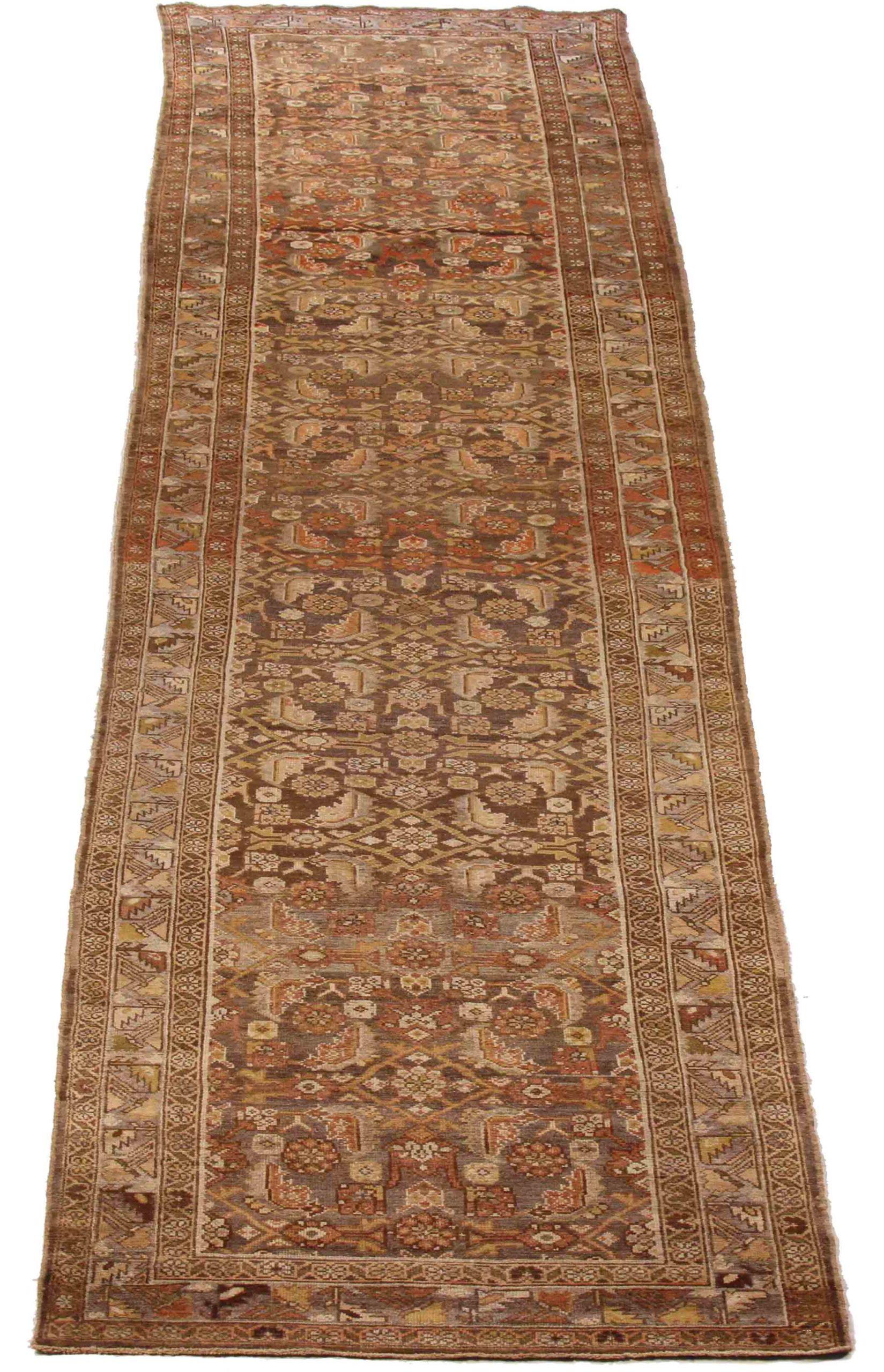 Entdecken Sie die Eleganz des persischen Malayers mit dem Läufer um 1910. Dieses exklusive Design aus Wolle und Braun-Elfenbein-Rot ist perfekt, um Ihren Raum zu verschönern.