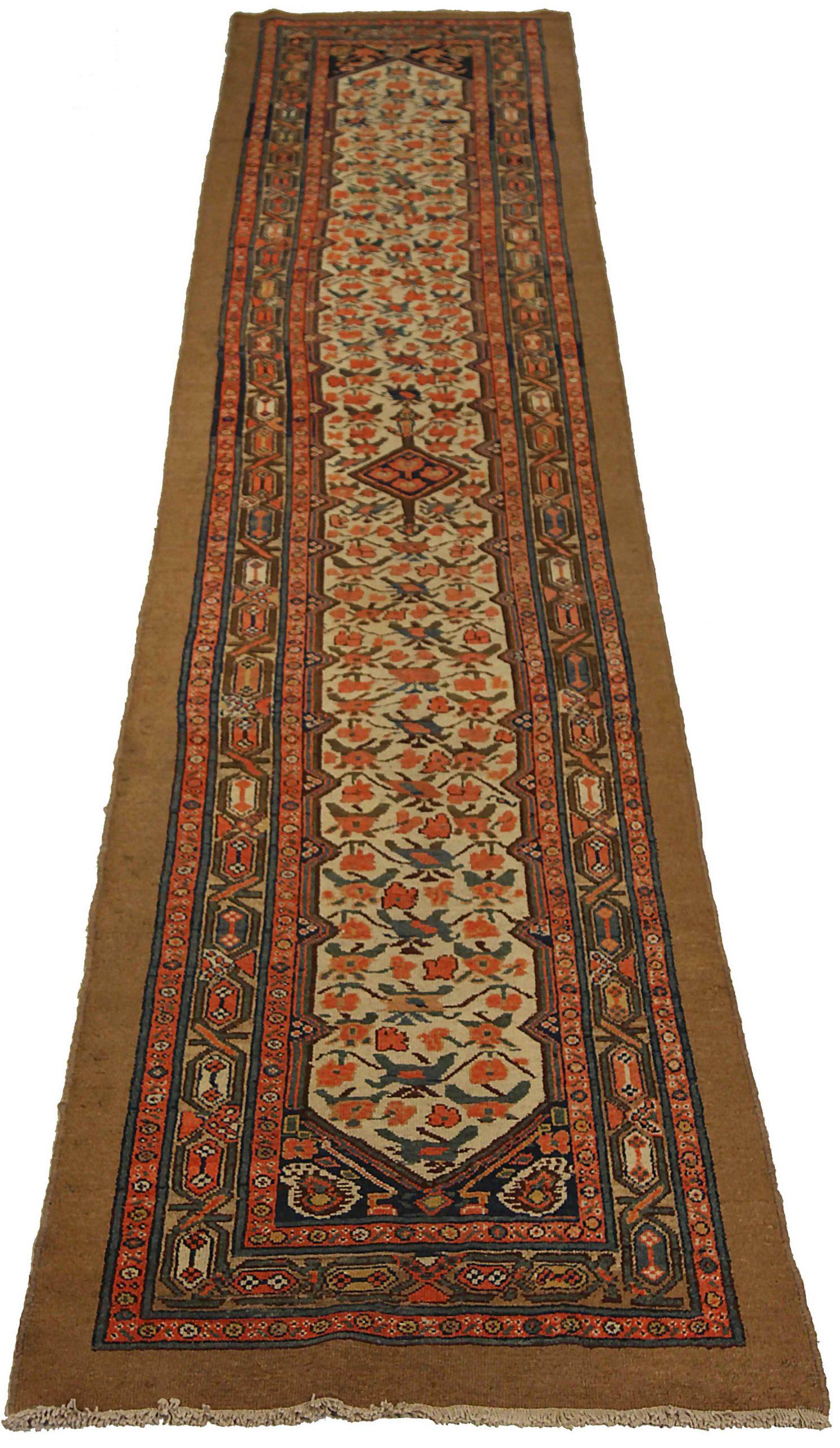 Descubre la elegancia de la alfombra persa Malayer de Circa 1910. Diseñado con Lana y VerdeMarfilAzul MarinoNaranja, este diseño exclusivo es perfecto para realzar tu espacio.