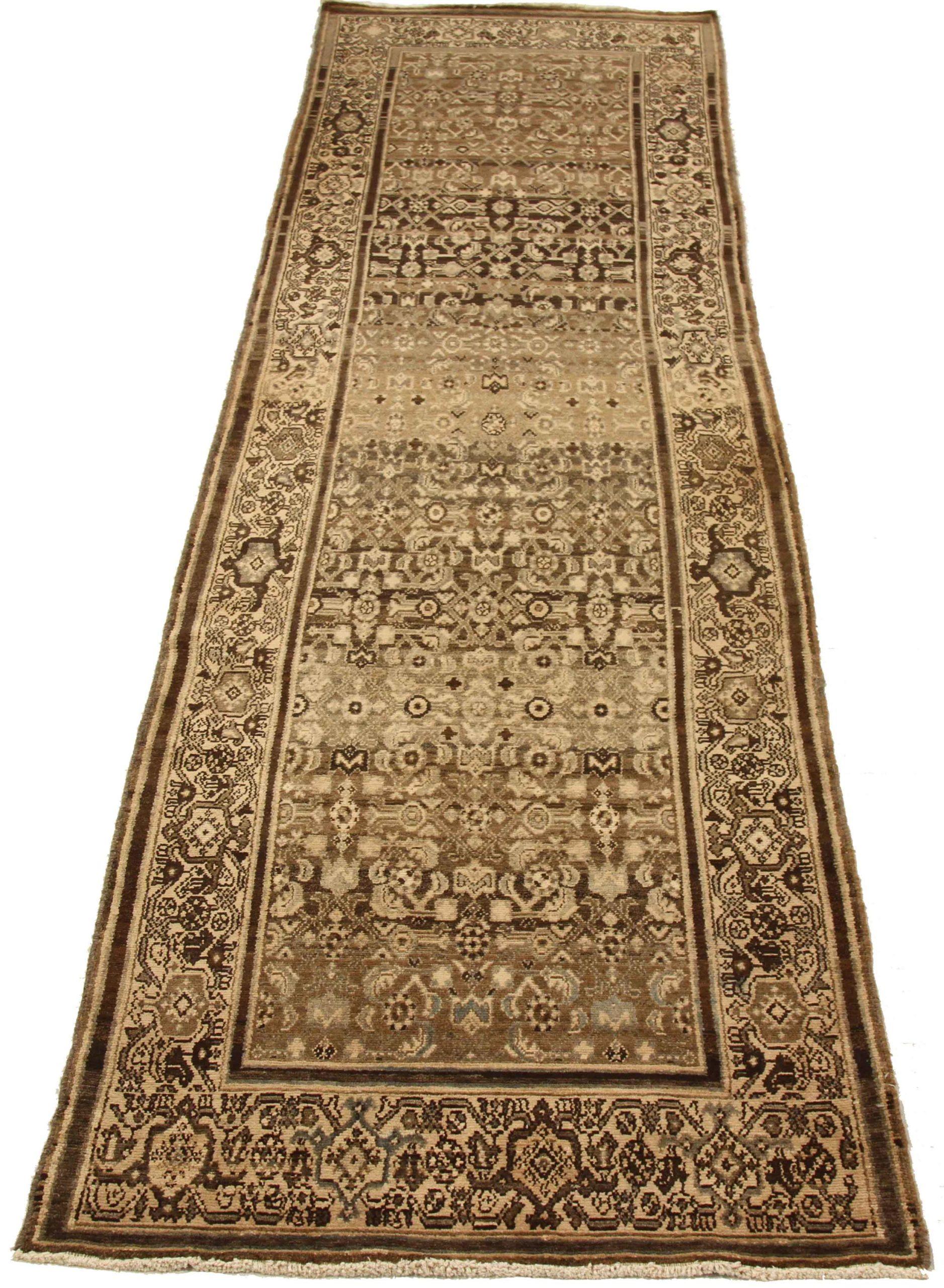 Scopri l'eleganza del tappeto persiano Malayer. Progettato con una meticolosa attenzione ai dettagli, questo design esclusivo è perfetto per valorizzare il tuo spazio.