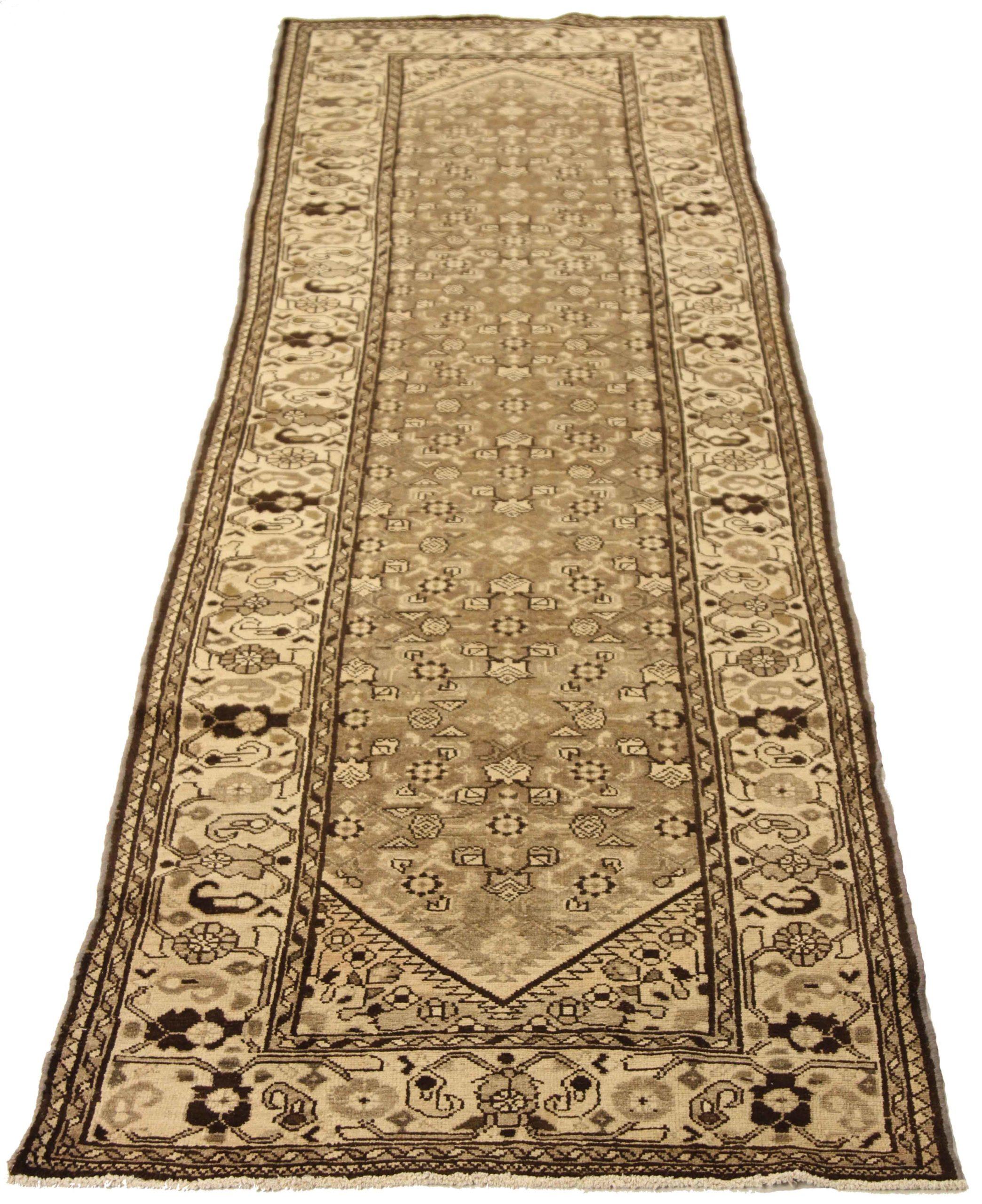 Entdecken Sie die Eleganz des persischen Teppichs Malayer mit Läufer. Dieses exklusive Design, das mit viel Liebe zum Detail entworfen wurde, ist perfekt, um Ihren Raum zu verschönern.