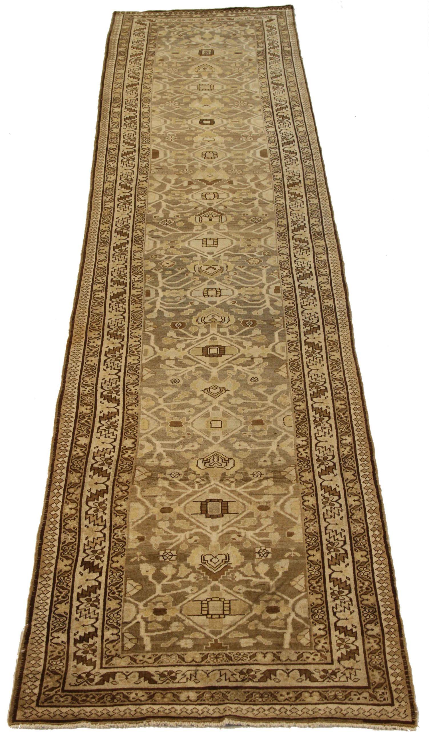 Entdecken Sie die Eleganz des persischen Teppichs Malayer mit Läufer. Dieses exklusive Design, das mit viel Liebe zum Detail entworfen wurde, ist perfekt, um Ihren Raum zu verschönern.