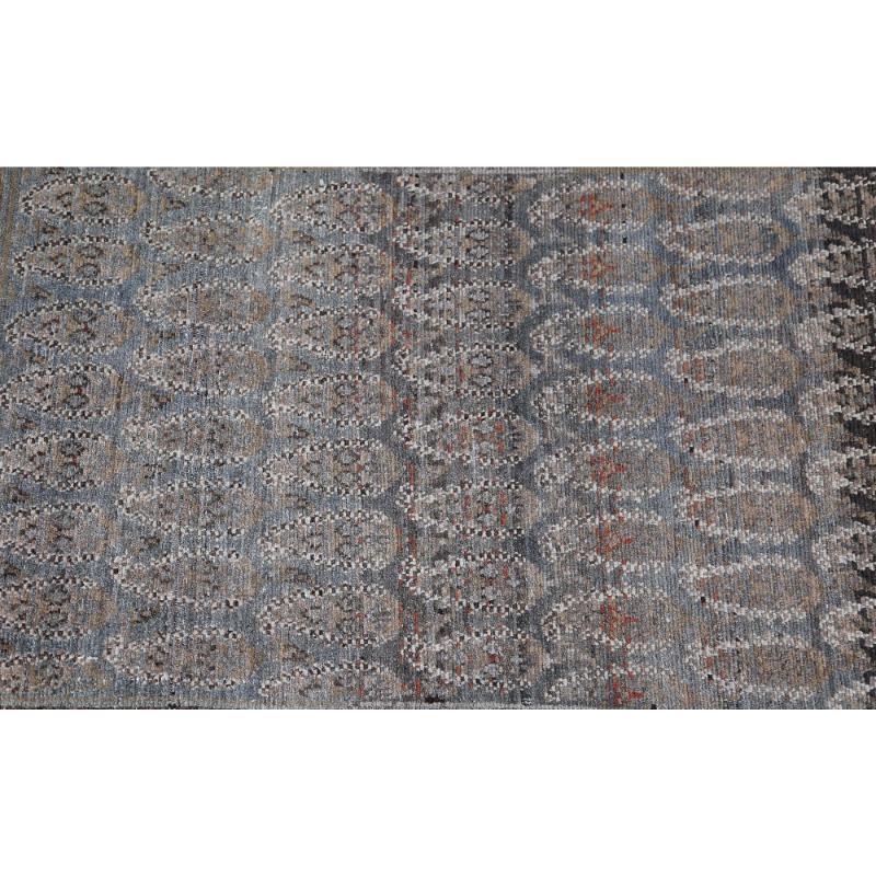 Entdecken Sie die Eleganz des persischen Malayers mit dem Läufer um 1910. Dieses exklusive Design aus Wolle und BlauBraunElfenbein ist perfekt, um Ihren Raum zu verschönern.