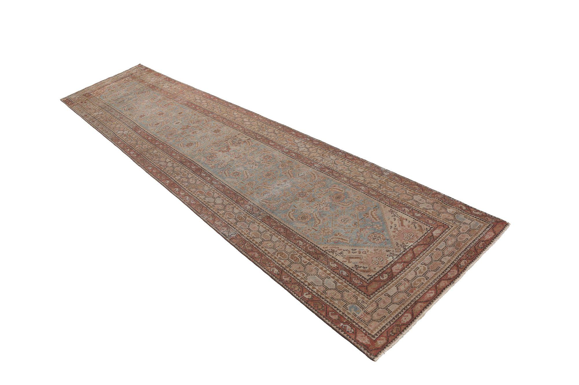 Entdecken Sie die Eleganz des persischen Malayers mit dem Läufer um 1910. Dieses exklusive Design aus Wolle und Blau-Elfenbein eignet sich perfekt, um Ihren Raum zu verschönern.