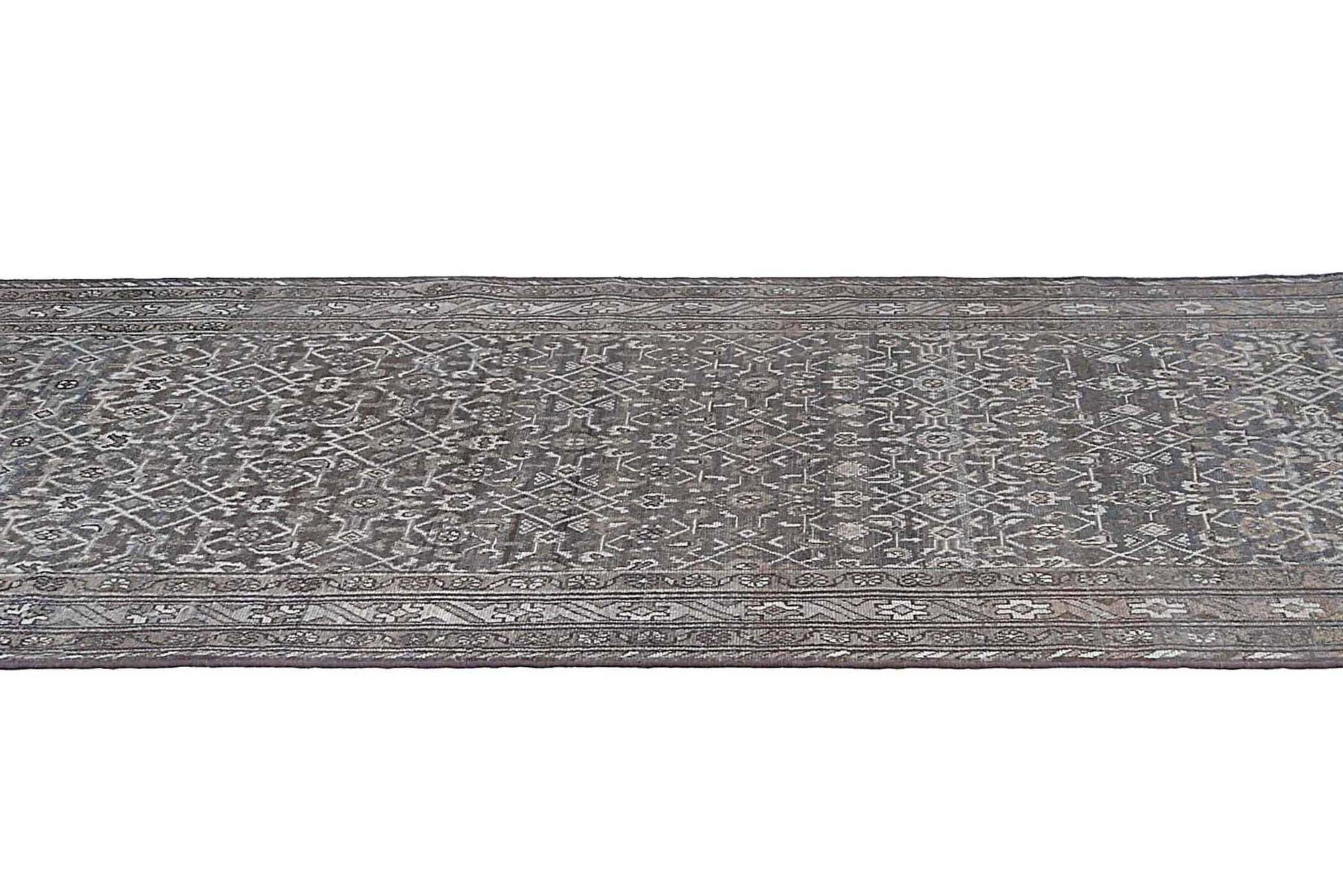 Scopri l'eleganza del tappeto persiano Malayer, caratterizzato da Runner Rug di CIRCA 1880. Progettato in lana e marrone, questo design esclusivo è perfetto per valorizzare il tuo spazio.