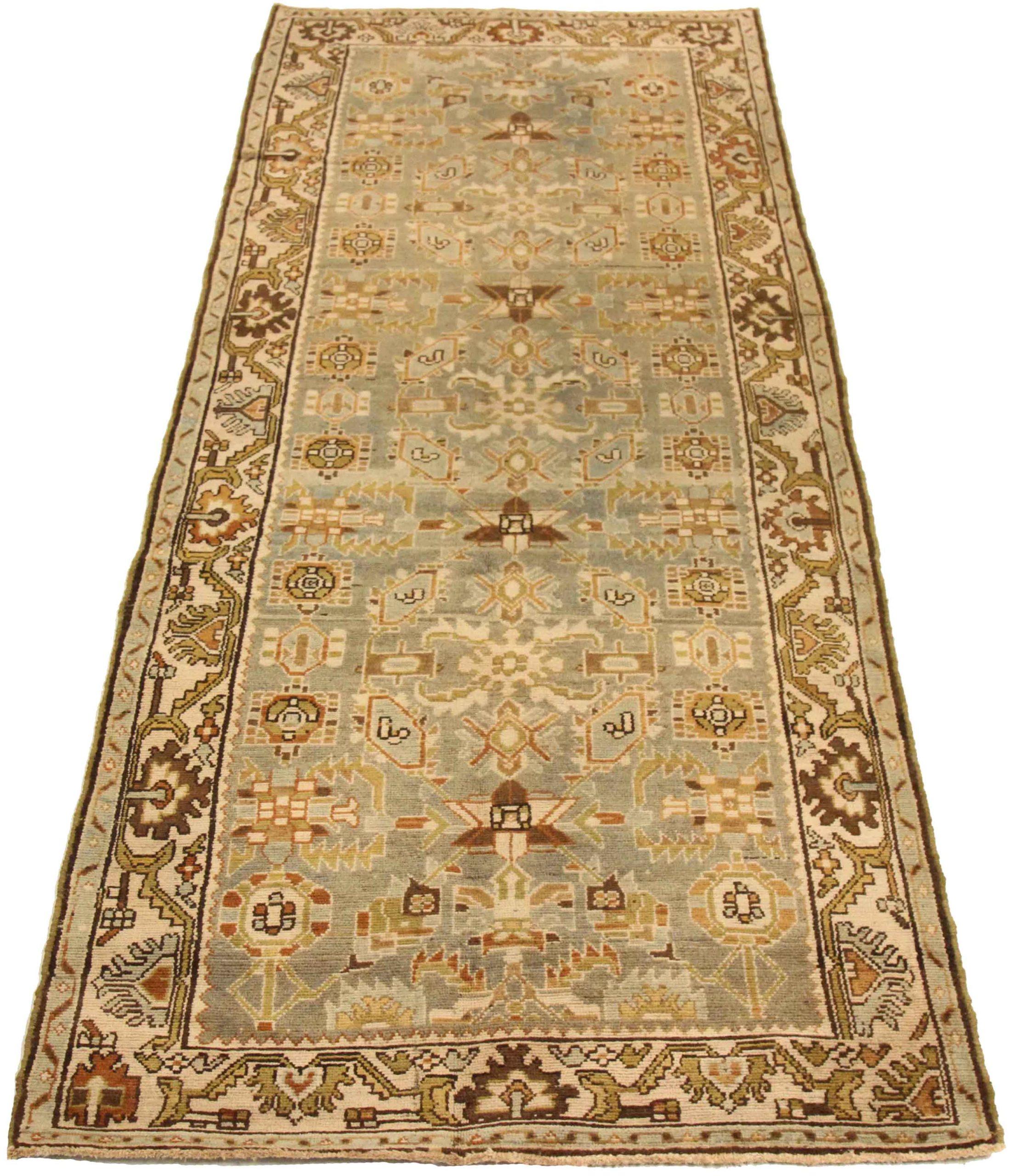 Entdecken Sie die Eleganz des persischen Malayers mit dem Läufer um 1880. Dieses exklusive Design aus Wolle und BraunGrauGrünElfenbein ist perfekt, um Ihren Raum zu verschönern.