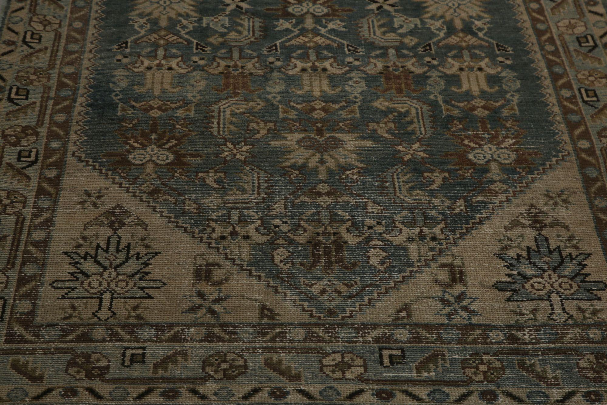 Entdecken Sie die Eleganz des persischen Malayers mit dem Läufer um 1910. Dieses exklusive Design aus Wolle und BraunGrauTaupe ist perfekt, um Ihren Raum zu verschönern.