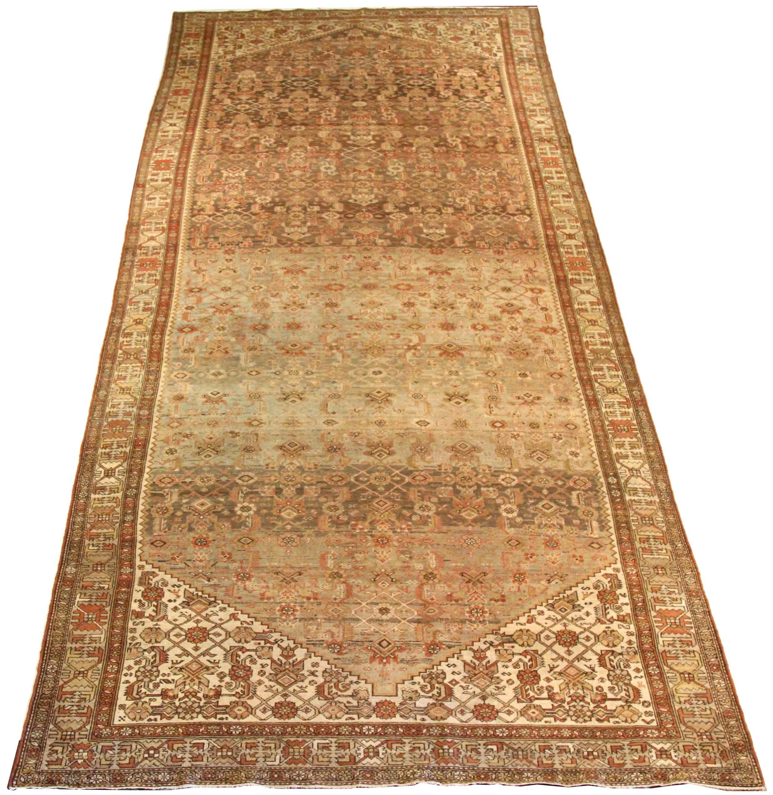 Entdecken Sie die Eleganz des persischen Malayers mit dem Läufer um 1880. Dieses exklusive Design aus Wolle und Braun-Elfenbein-Rot ist perfekt, um Ihren Raum zu verschönern.